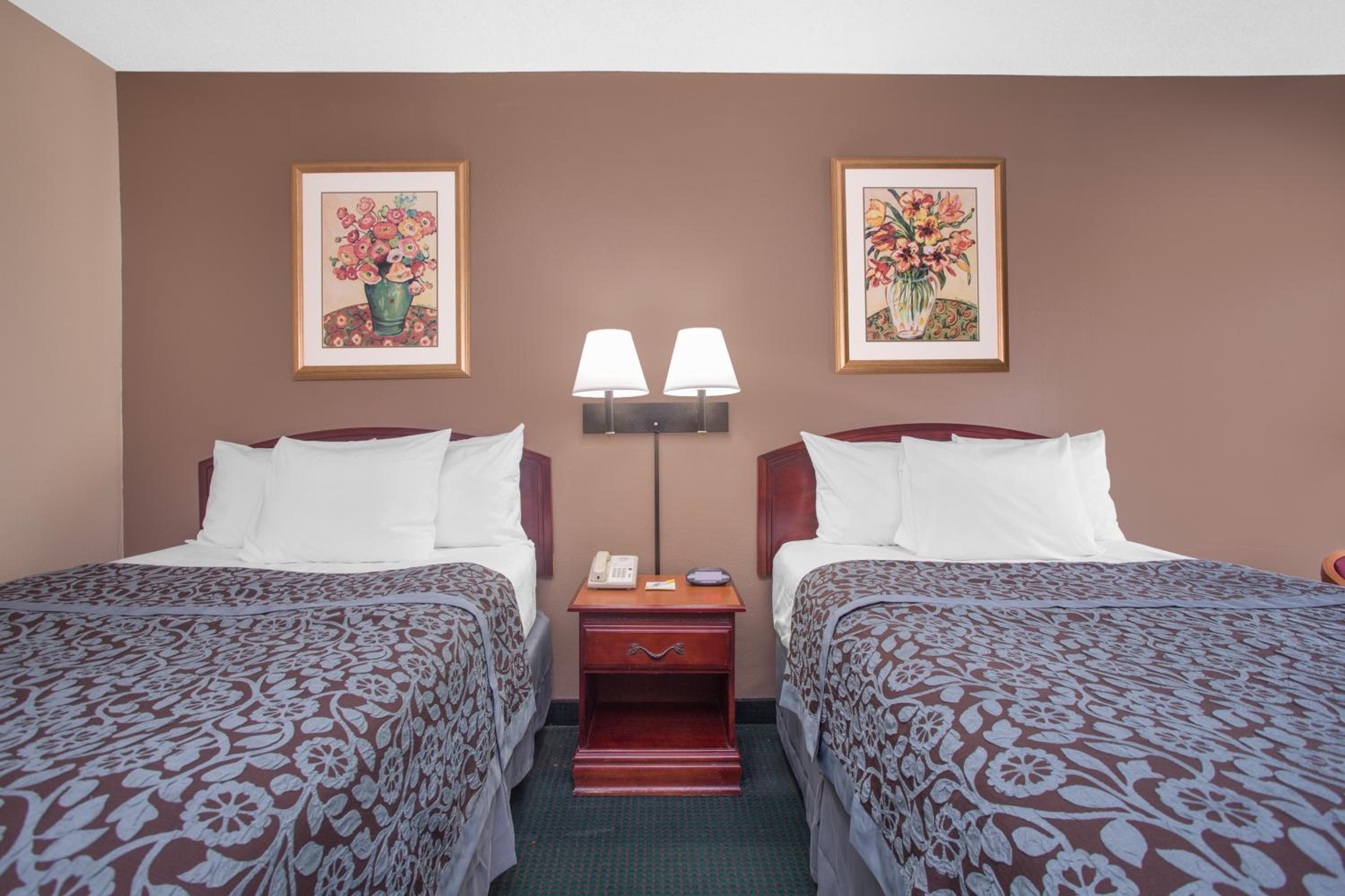 Deluxe Double Room with Two Double Beds - Non-Smoking - Photo 3