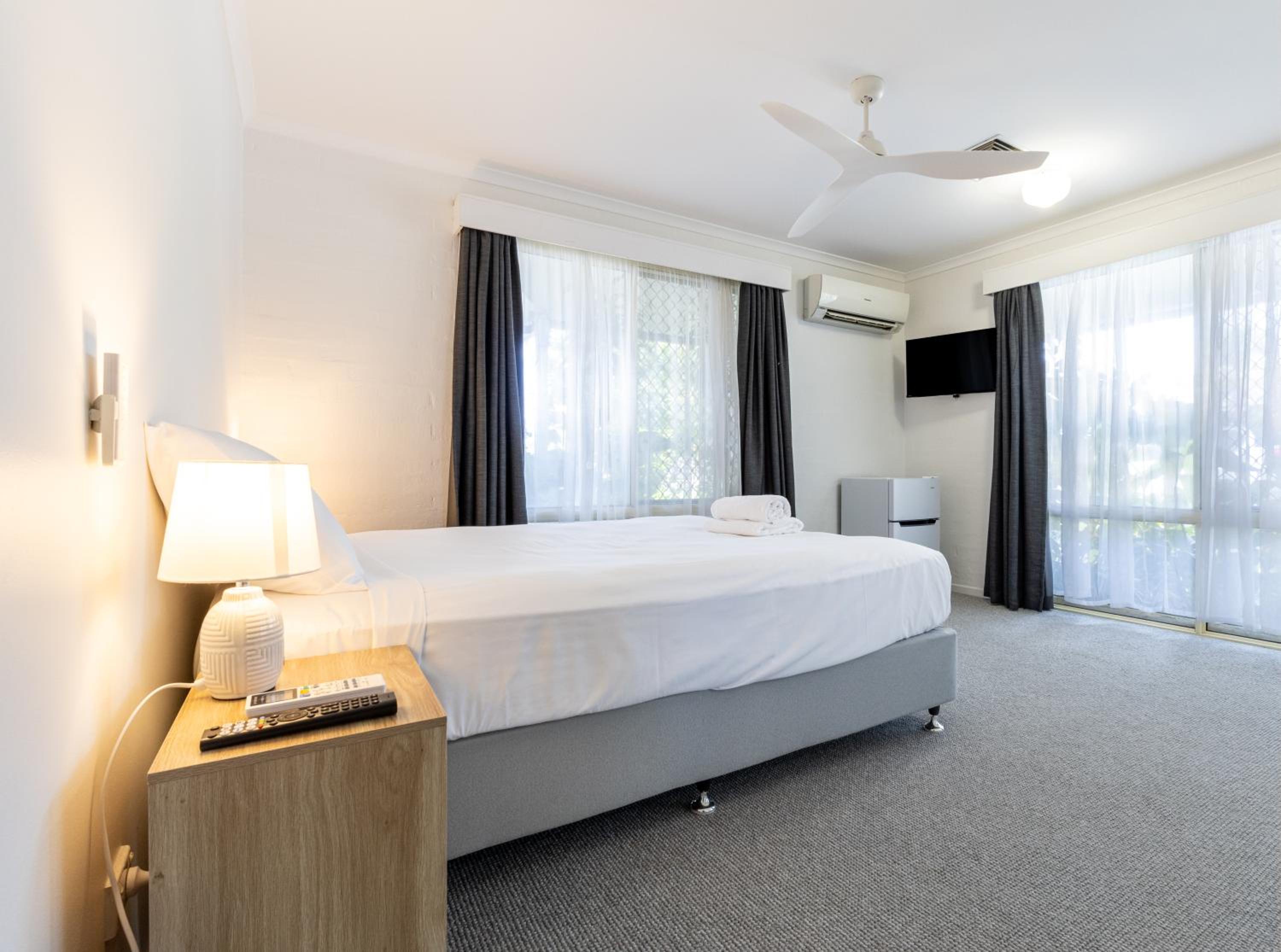 Double Room with Shared Bathroom photo 3