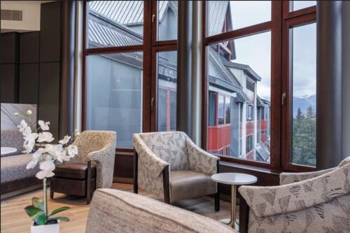 Club Room, 1 King Bed, Non Smoking, Club Lounge Access - Photo 7
