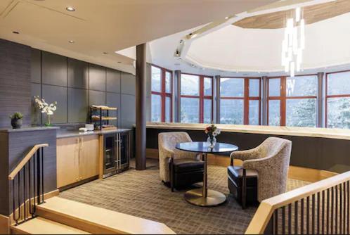 Club Room, 1 King Bed, Non Smoking, Club Lounge Access - Photo 8