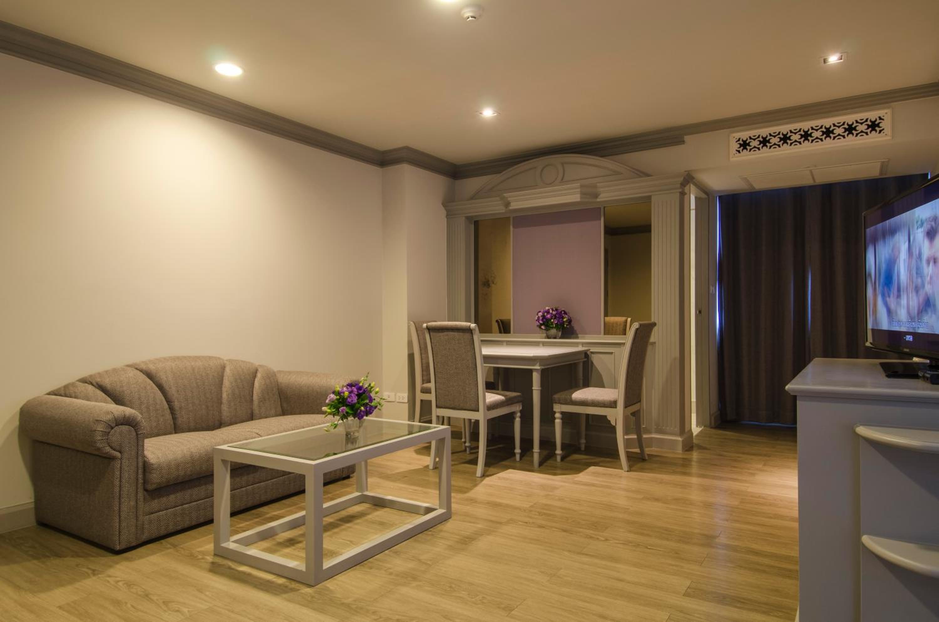 One-Bedroom Suite photo 1