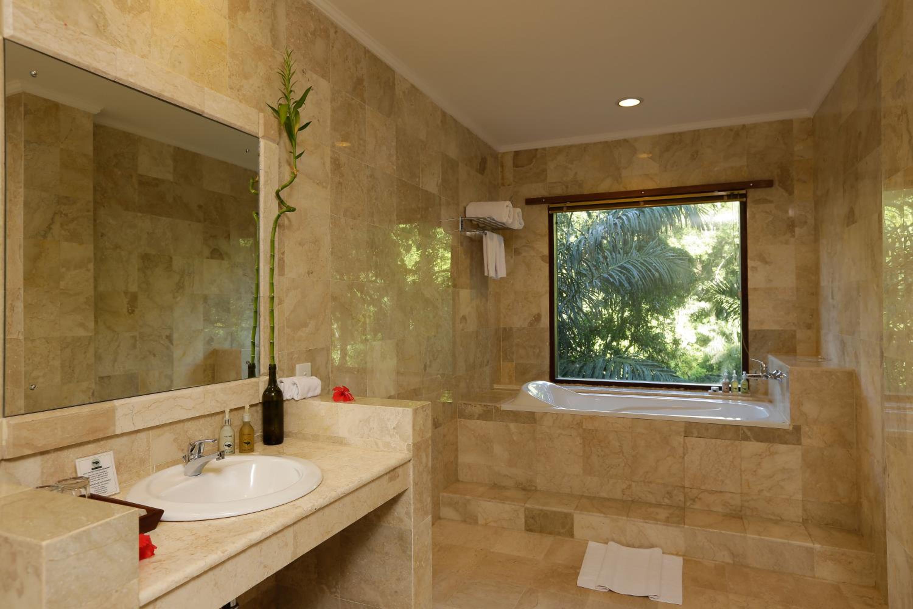 One Bedroom Jungle Suite (Free Daily Afternoon Tea) photo 2