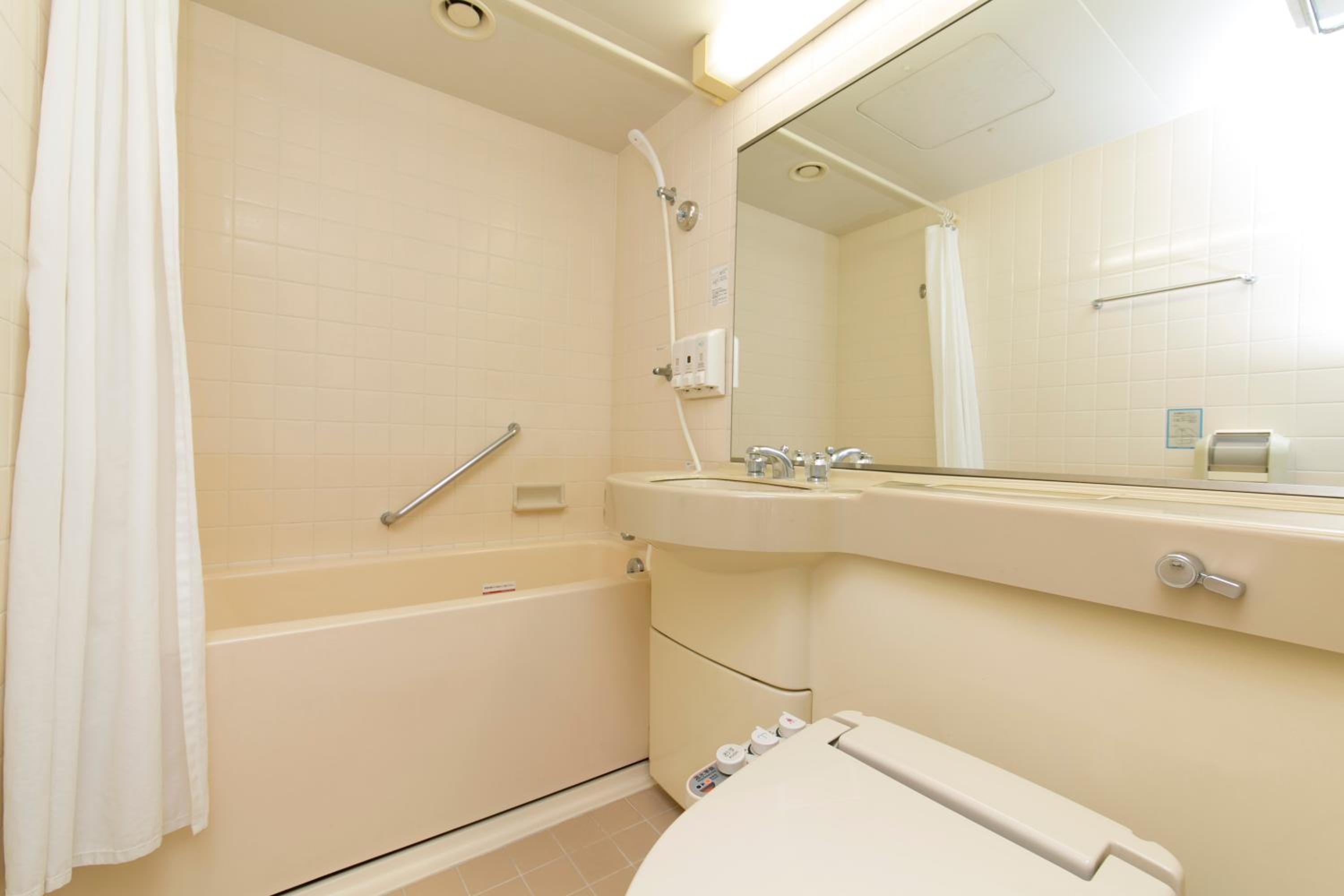 Twin Room - Non-Smoking photo 3