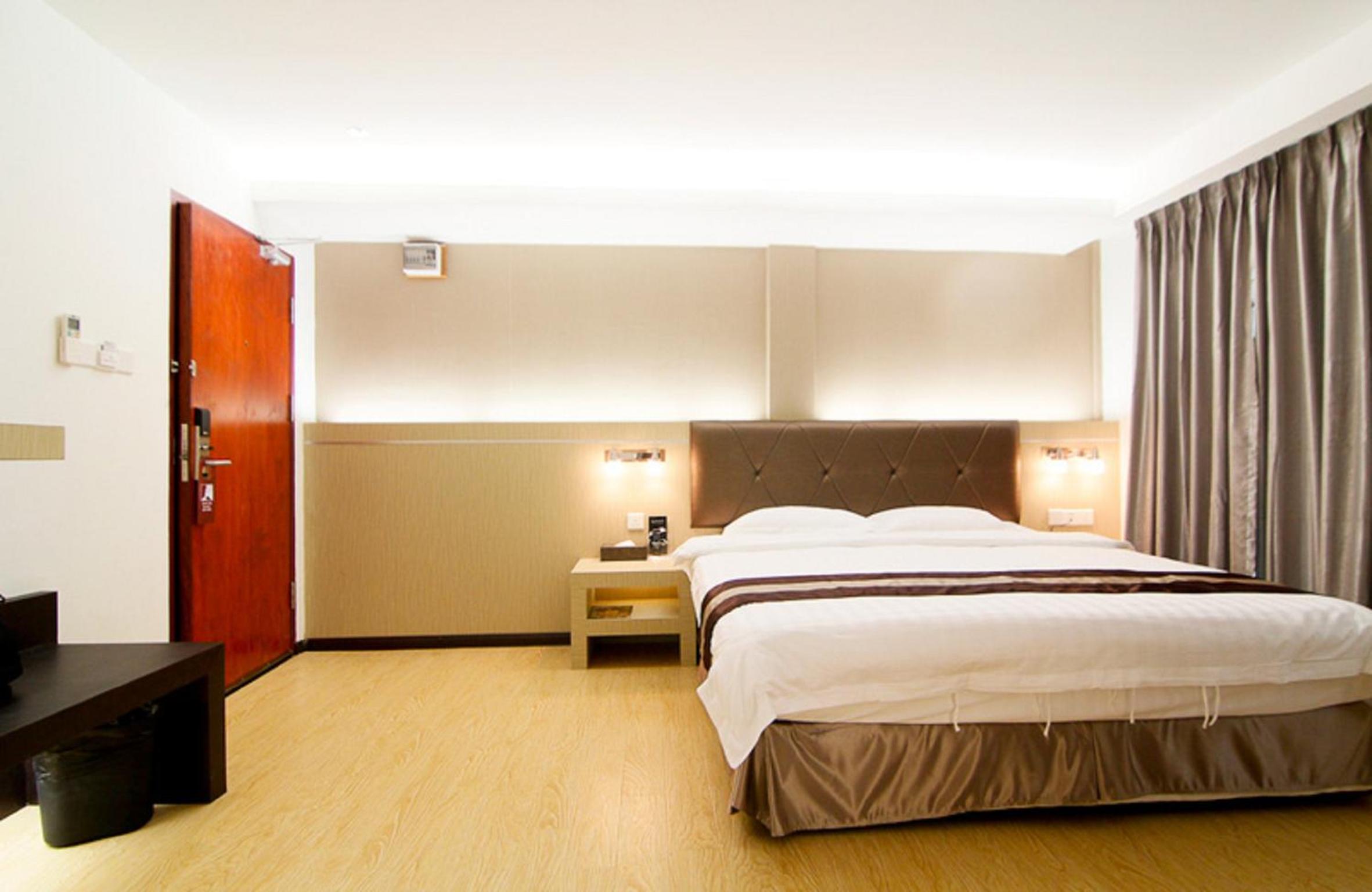 Deluxe King Room photo 2