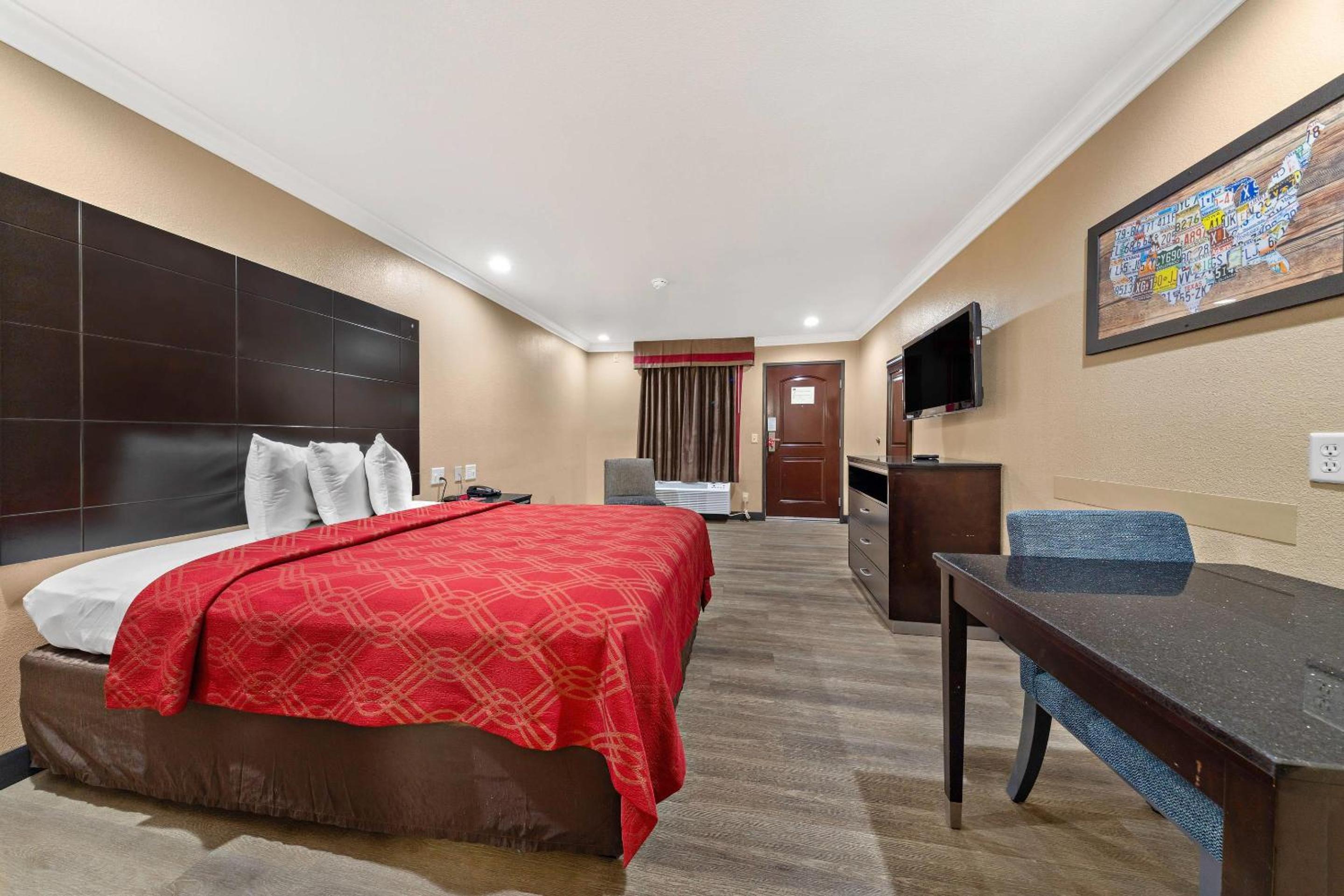 Queen Room - Non-Smoking - Photo 1