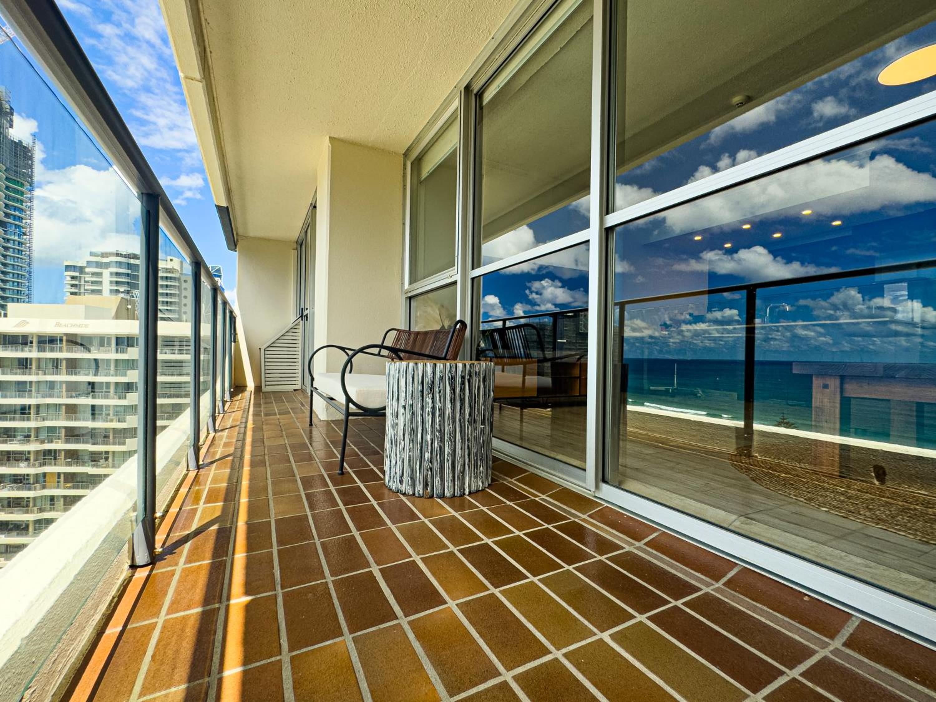 One-Bedroom Apartment with Ocean View - Photo 2