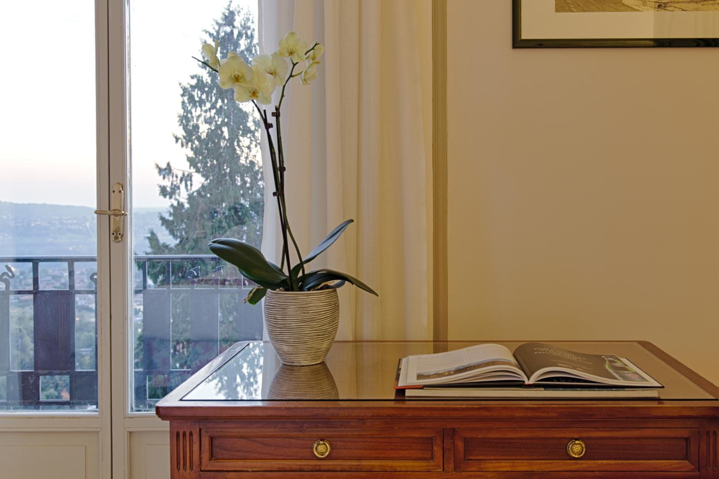 Double Room with Lake View - Photo 2