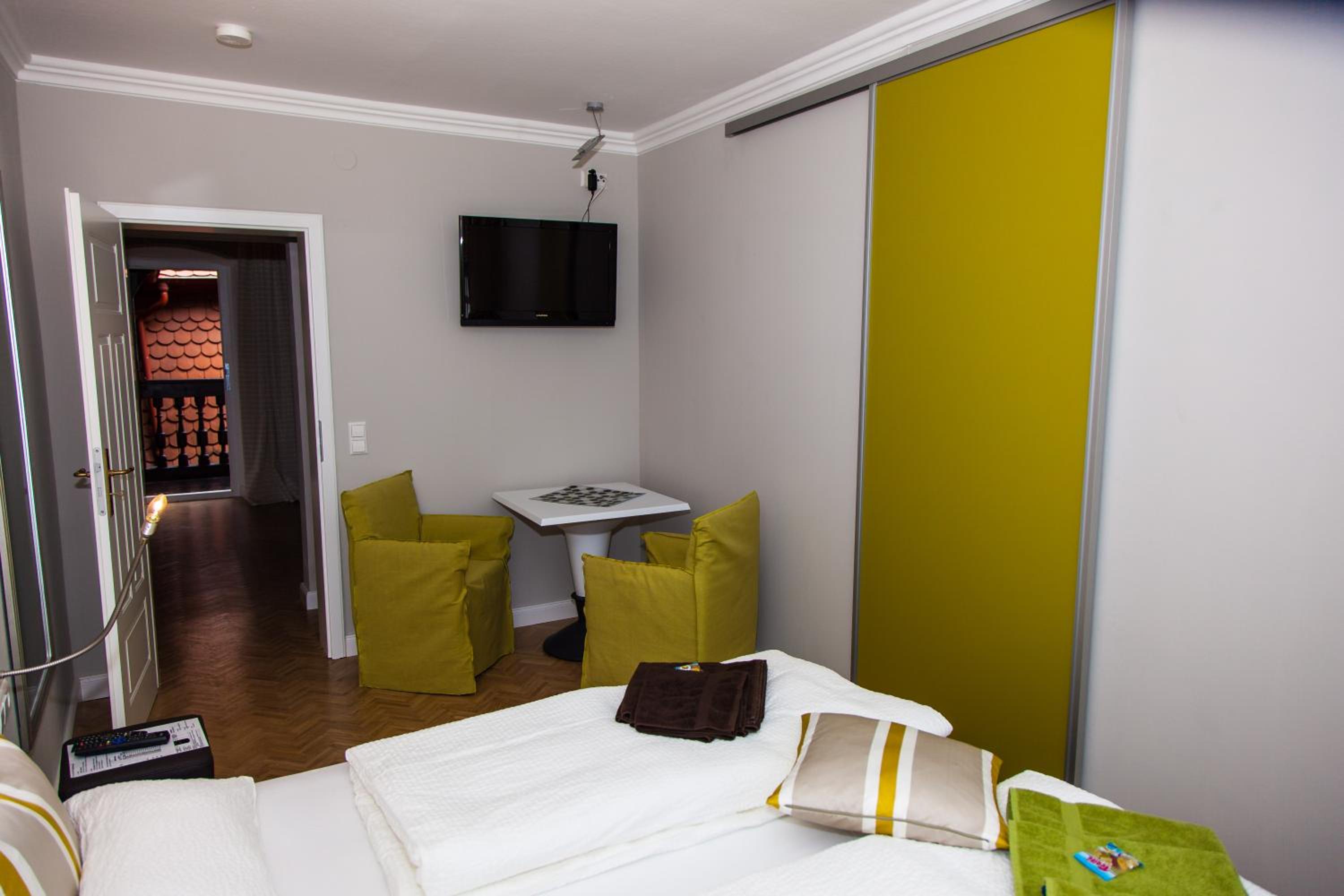 Studio Apartment - Photo 4