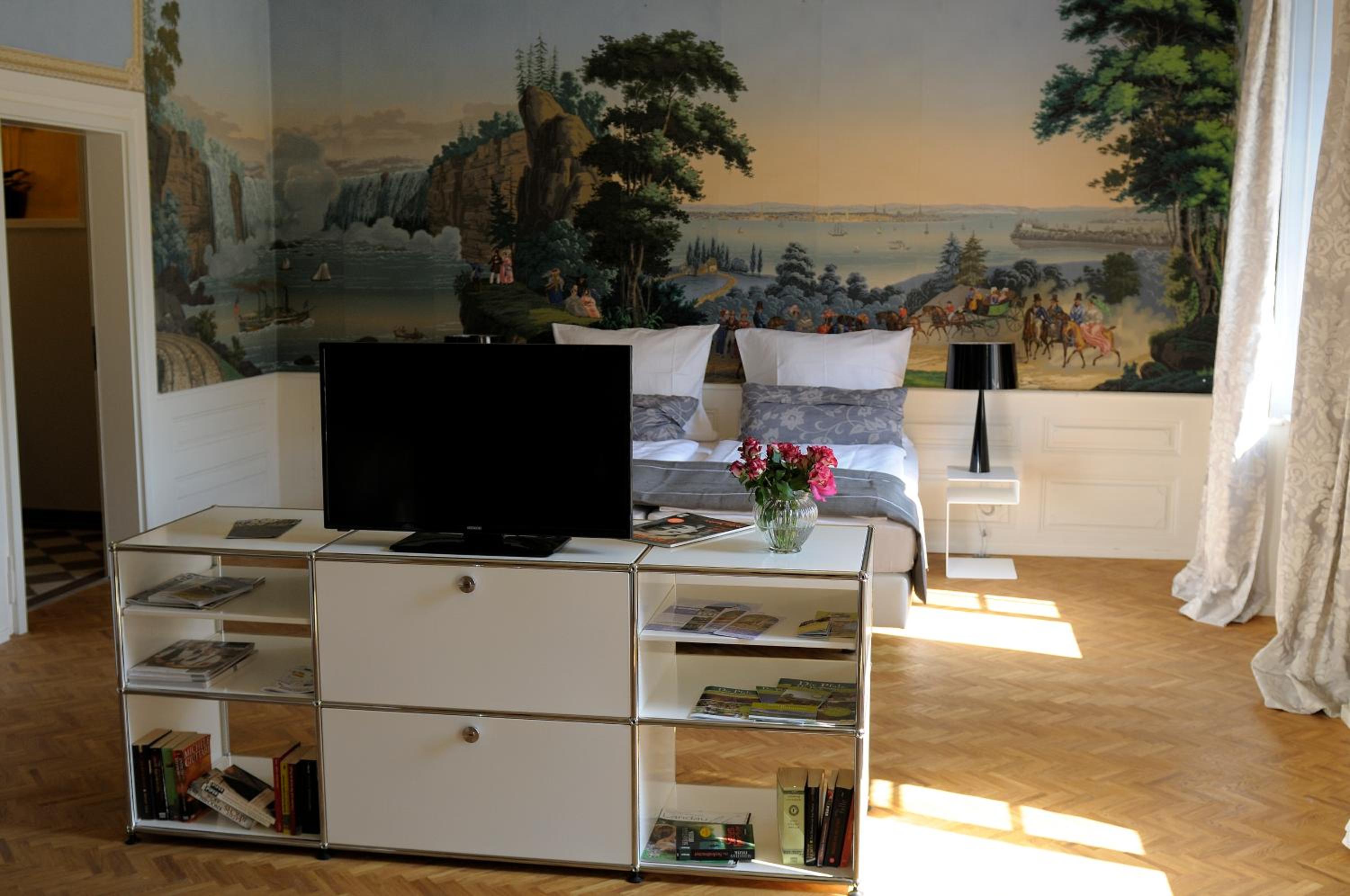 Deluxe Suite - Photo 10