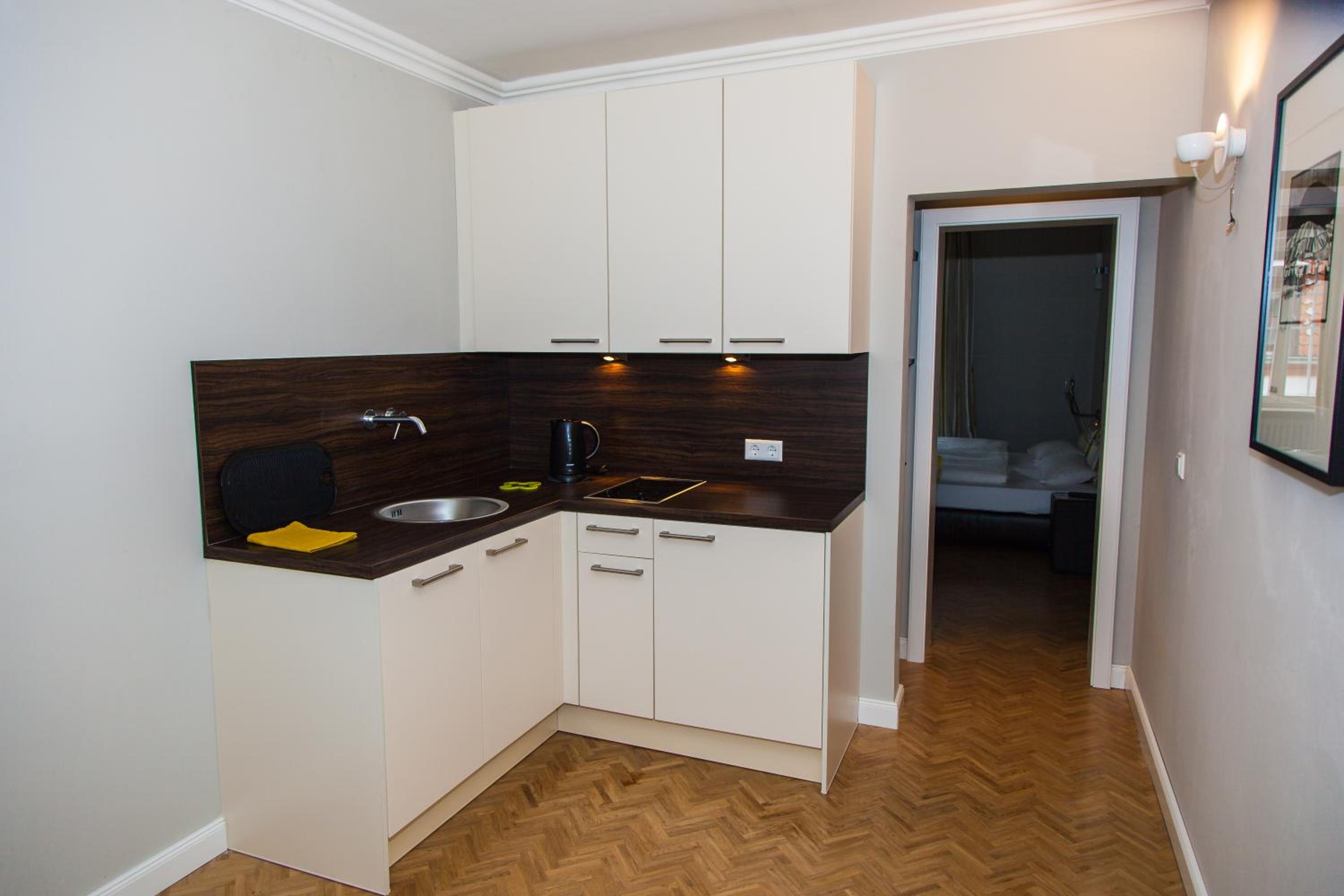 Studio Apartment - Photo 8