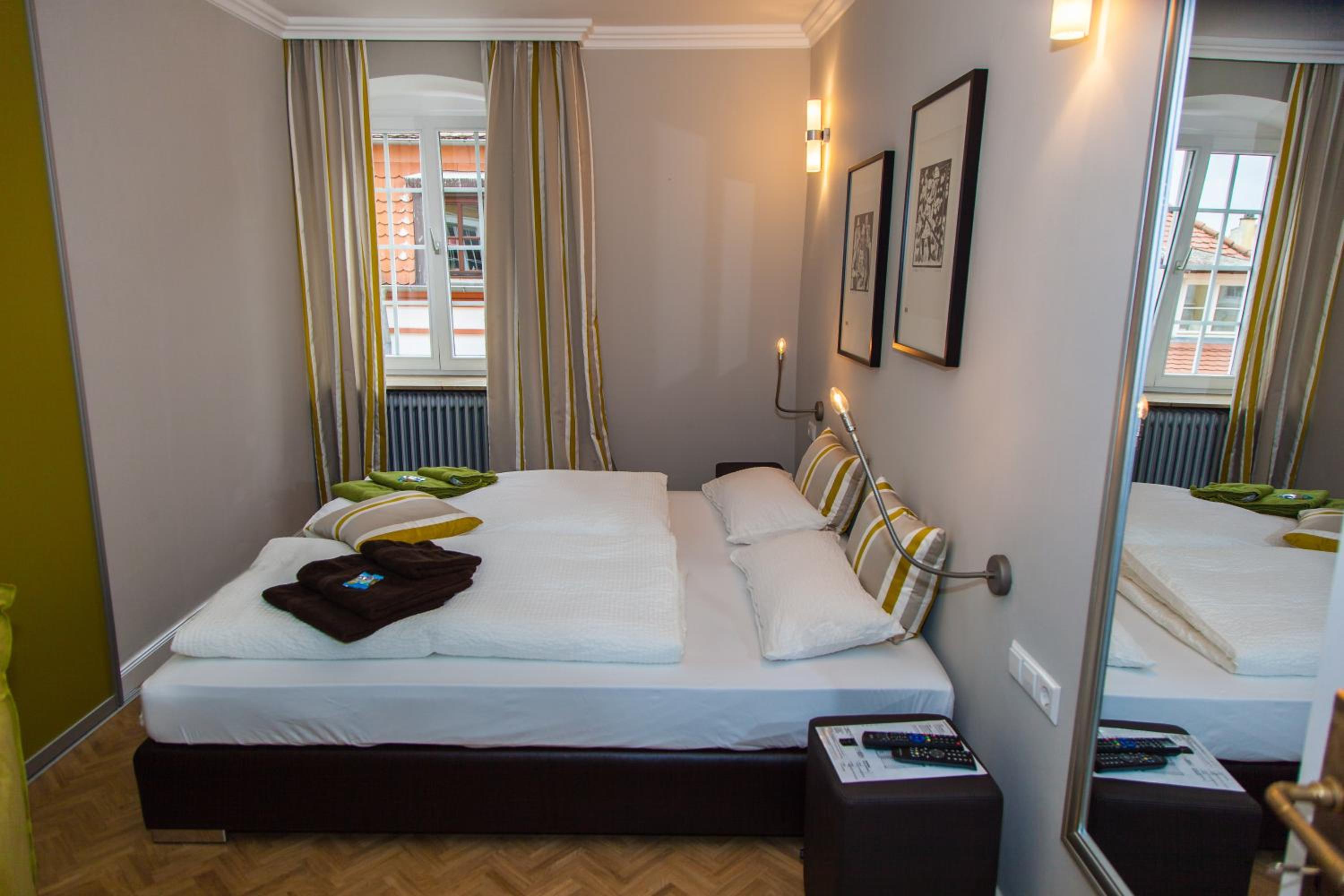 Studio Apartment - Photo 2
