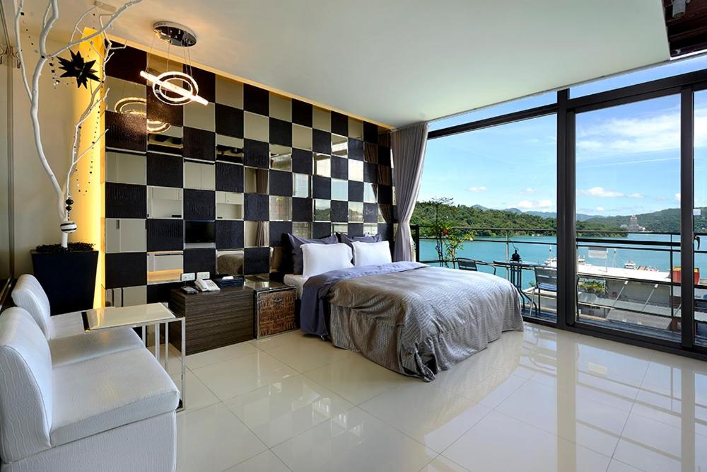 Superior Double Room with Lake View photo 3