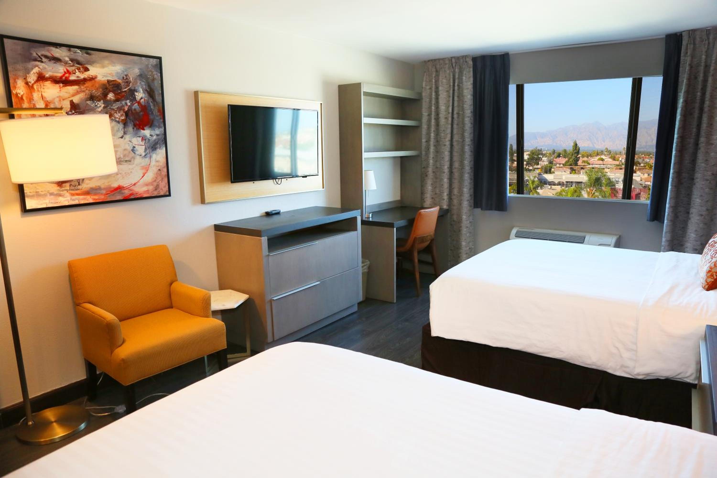 Deluxe Queen Room with Two Queen Beds photo 1
