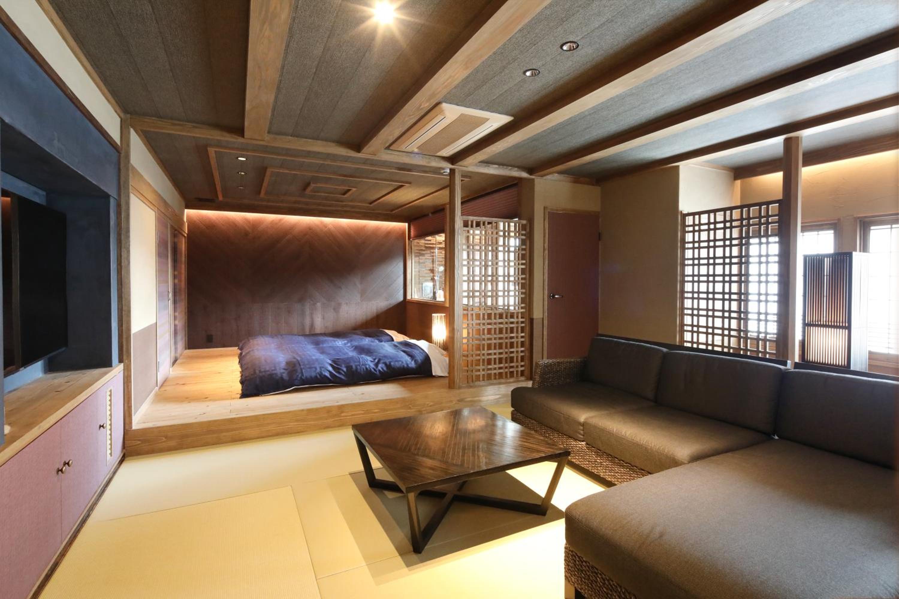 Family Room with Private Bathroom photo 1