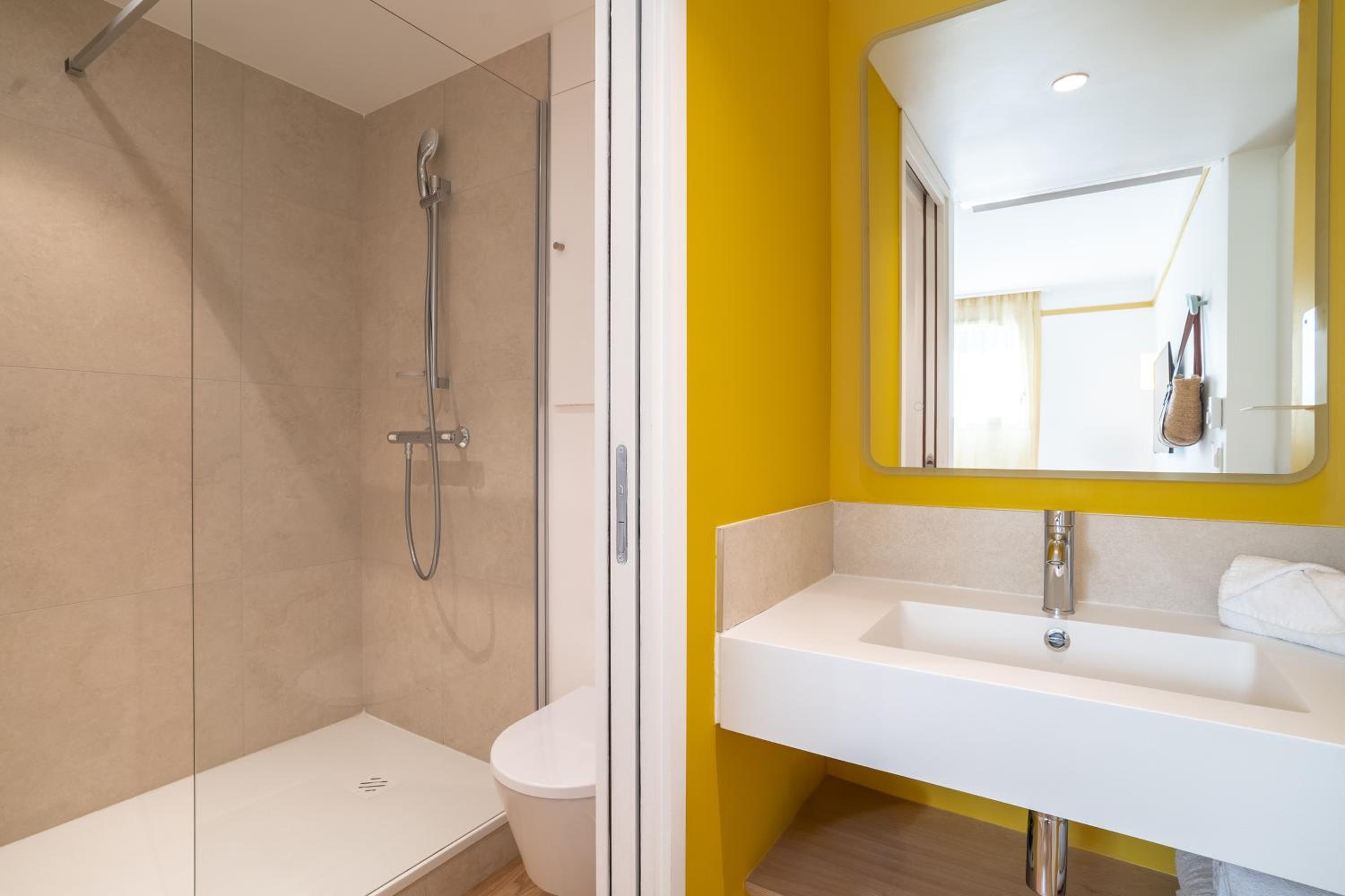 Standard Single Room - Photo 2