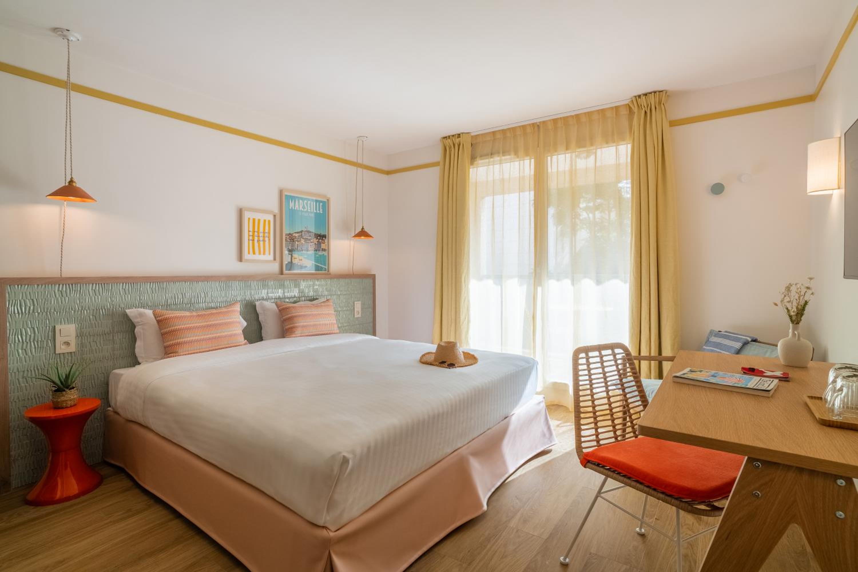 Superior Room with Balcony - Photo 3