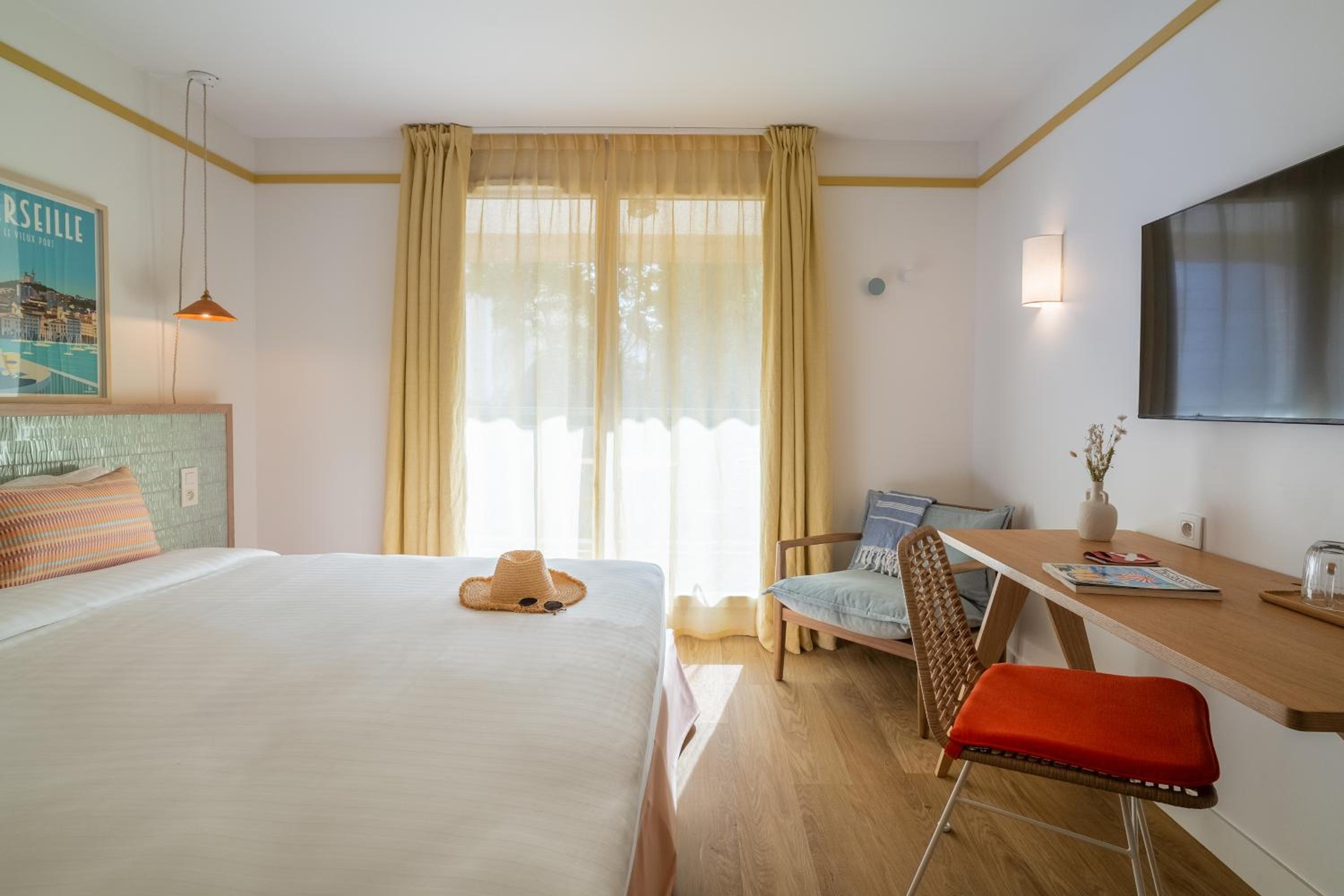 Superior Room with Balcony - Photo 2