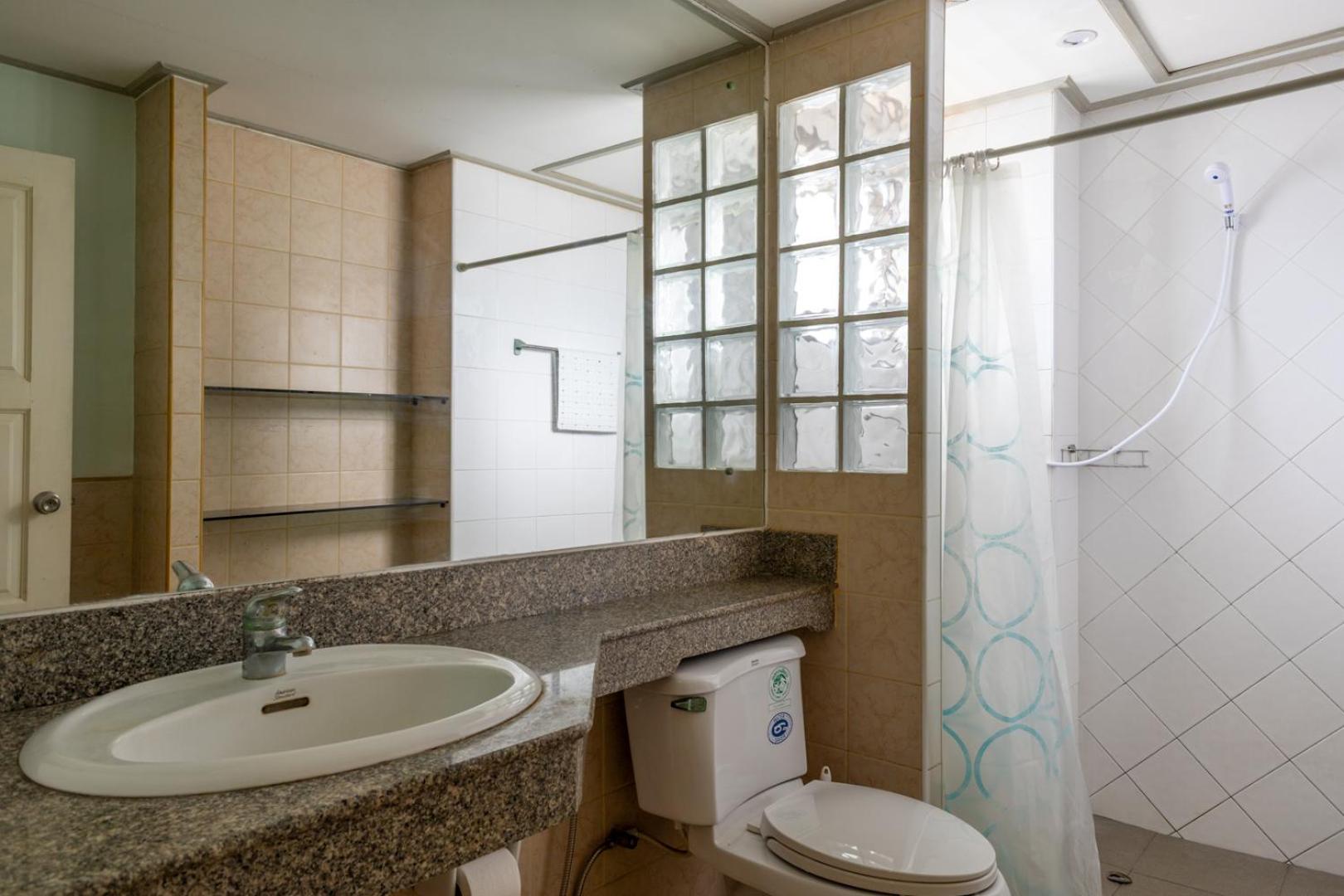 One-Bedroom Apartment with Pool View photo 1