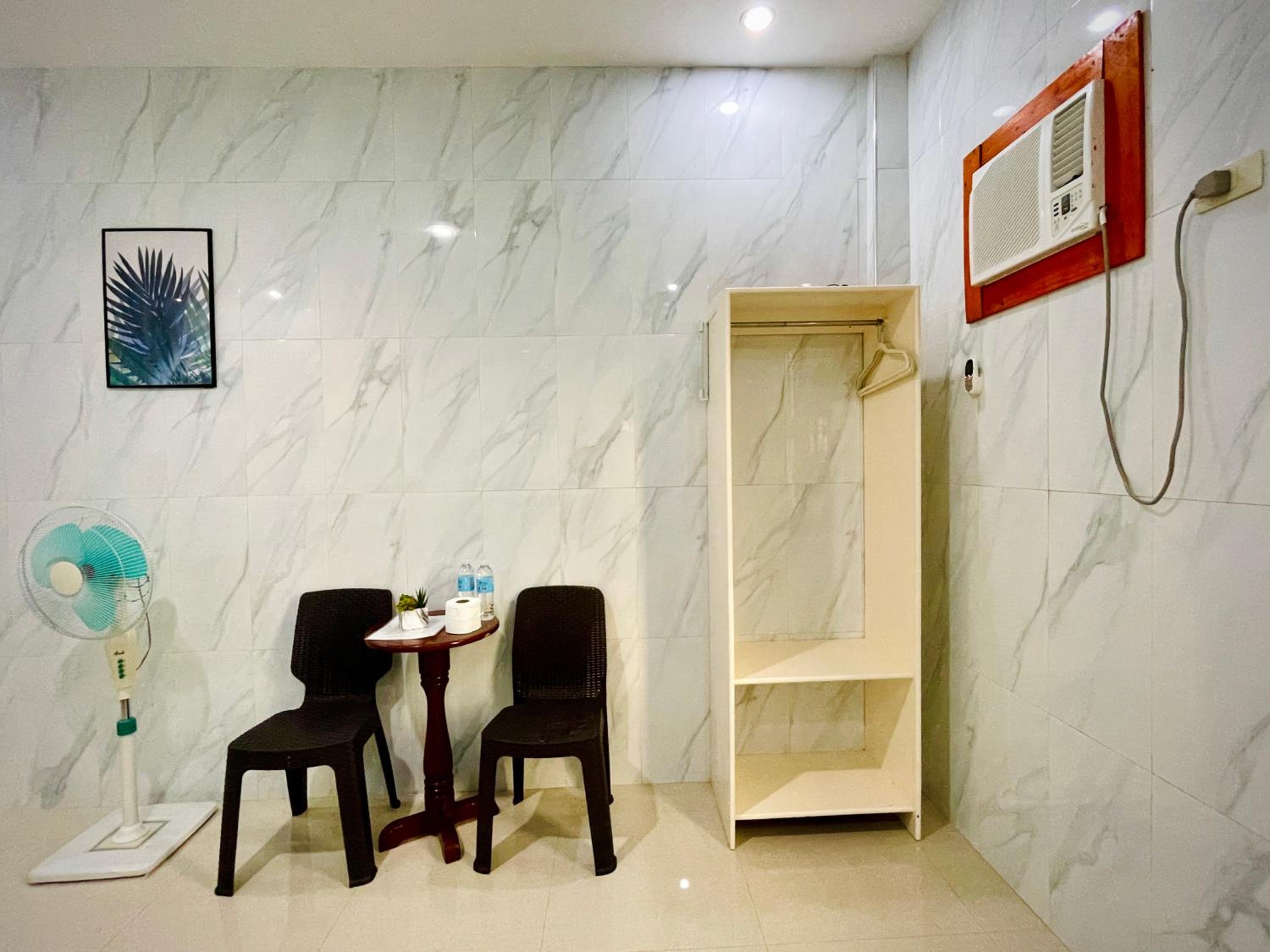 Budget Double Room - Photo 2