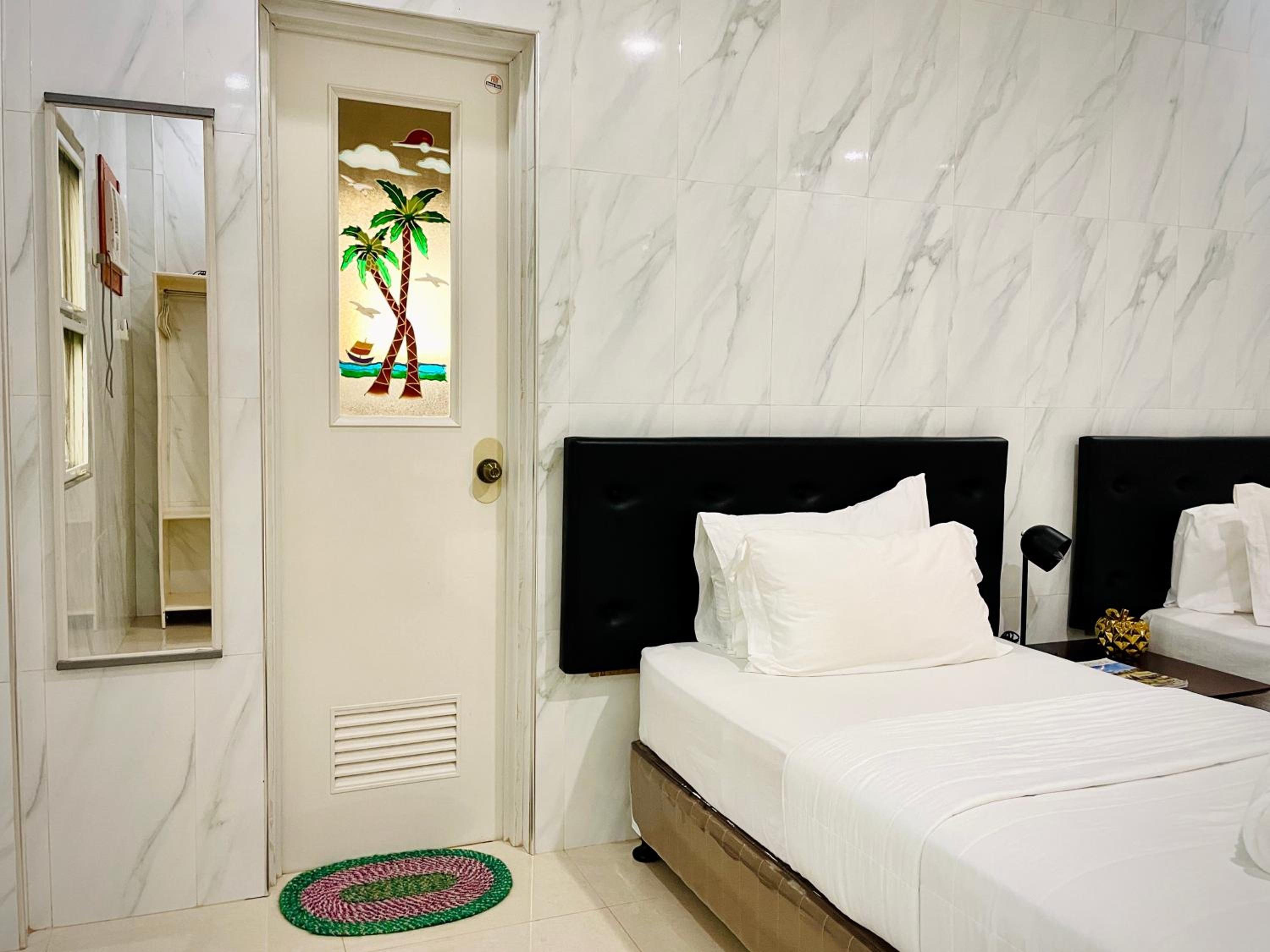 Budget Double Room - Photo 3