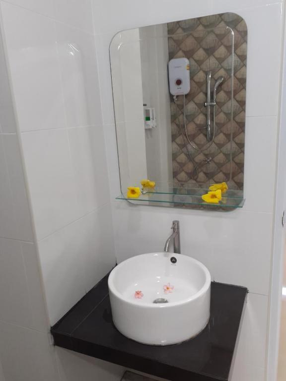 Standard Twin Room with Garden View - Photo 18