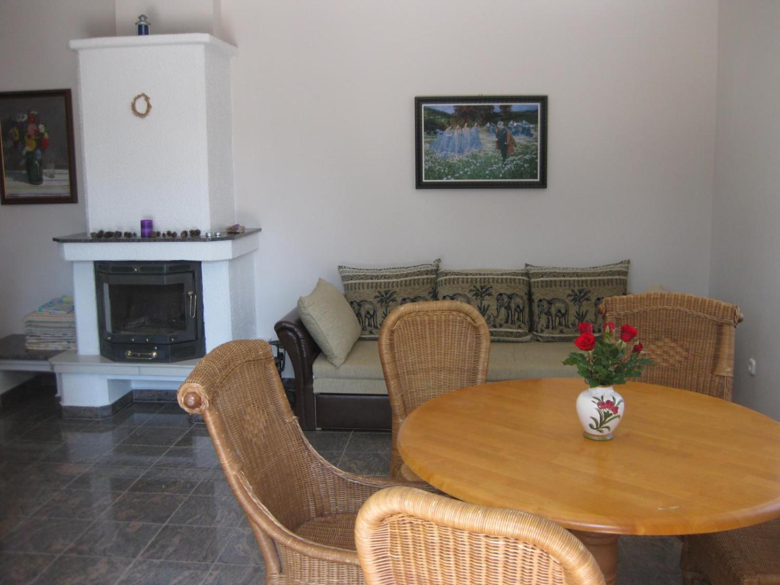 Apartment - Ground Floor photo 2