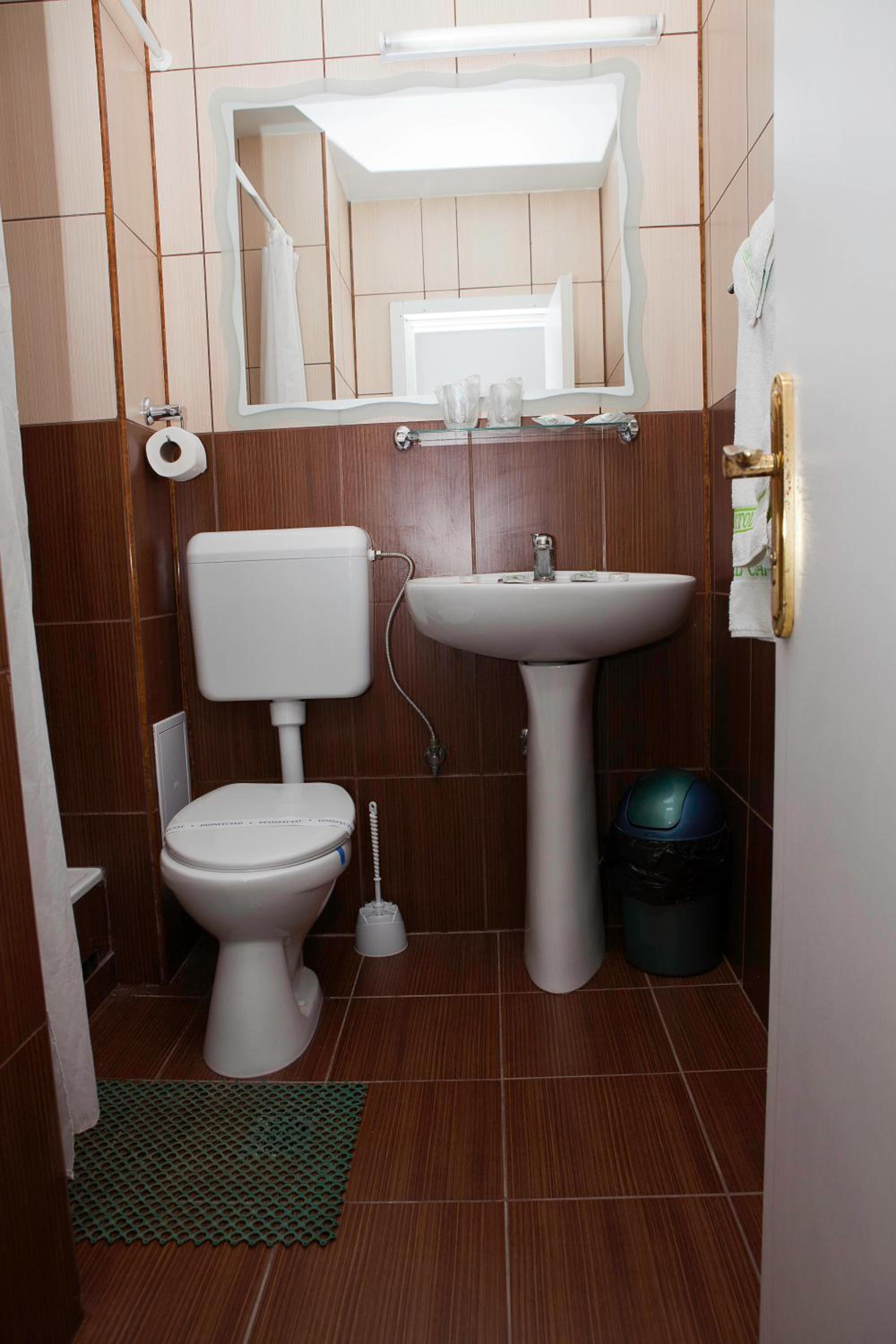 Twin Room with Free Pool Access - Photo 11