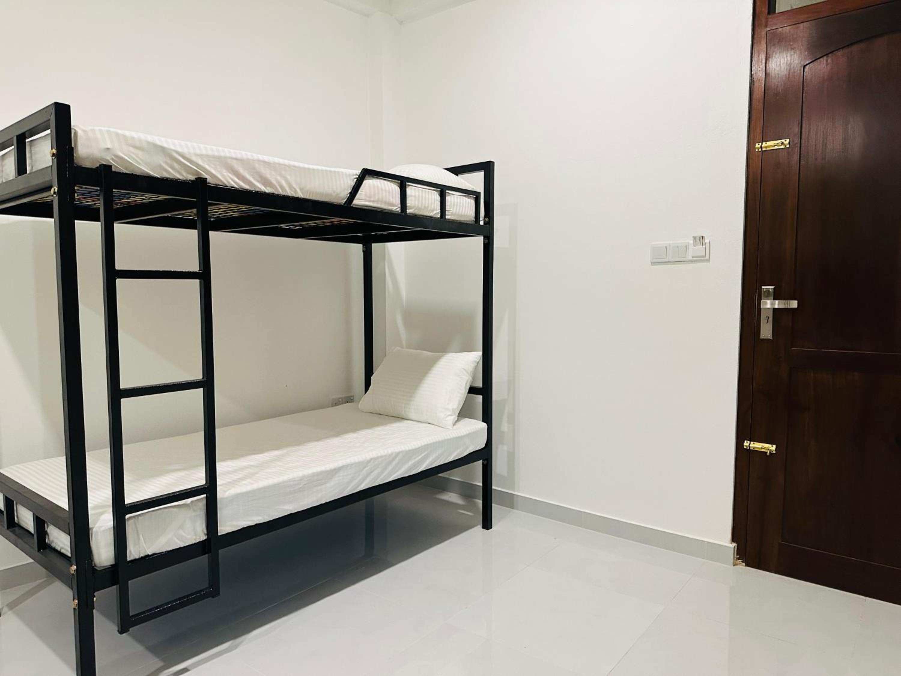 Bed in 6-Bed Mixed Dormitory Room photo 3