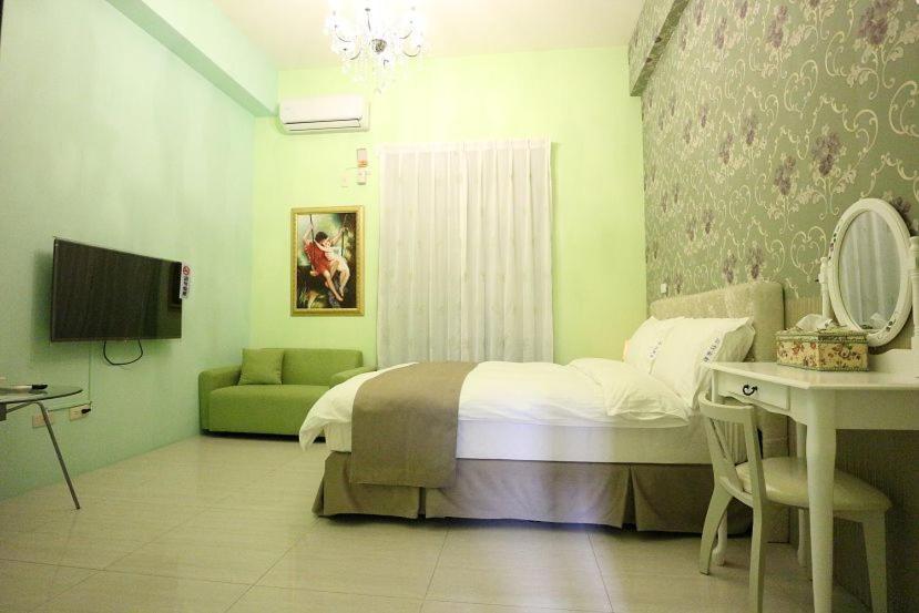 Standard Double Room - Photo 8