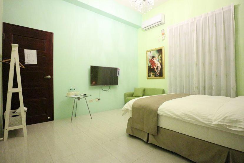 Standard Double Room - Photo 9