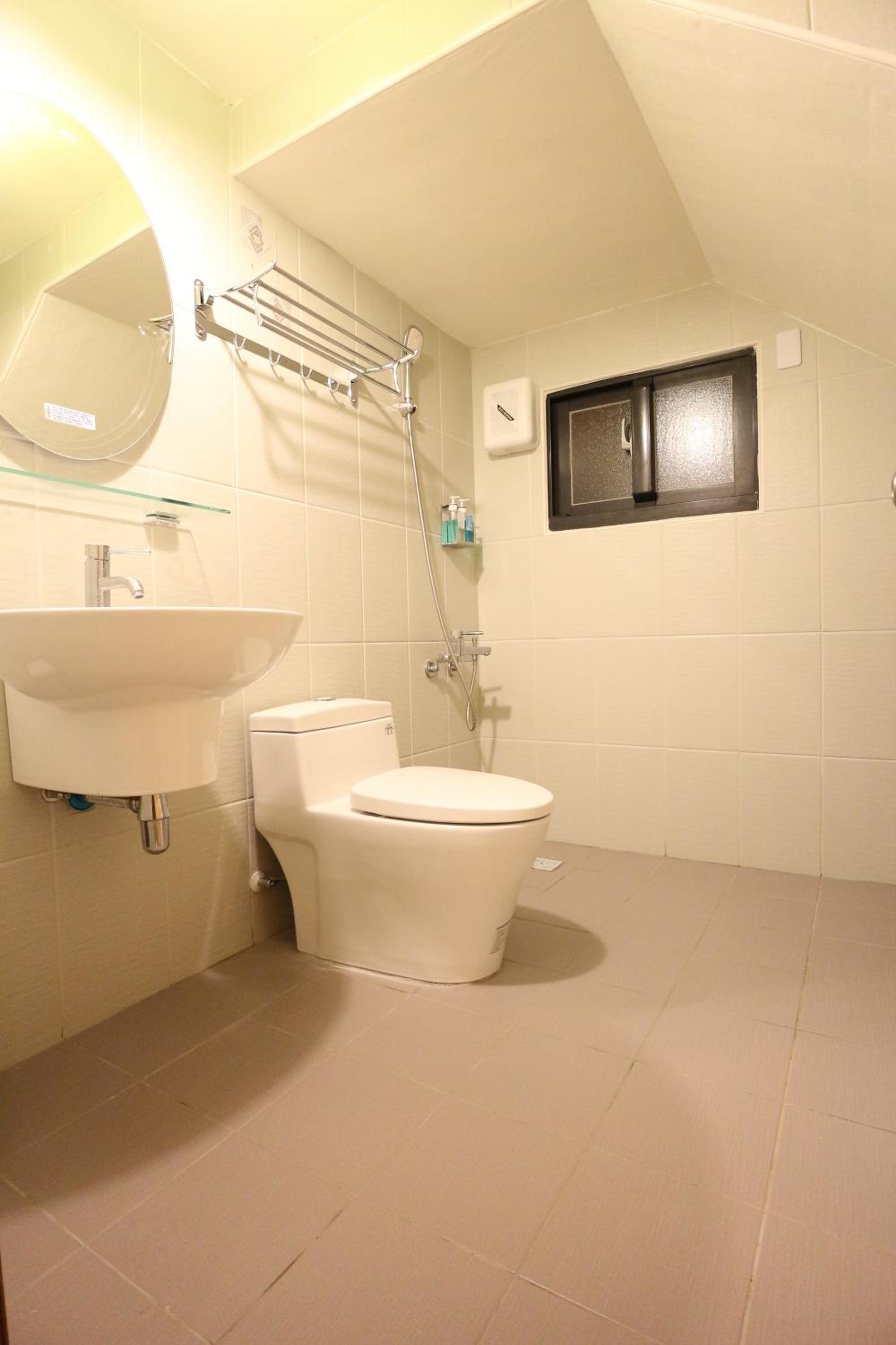Standard Double Room - Photo 10
