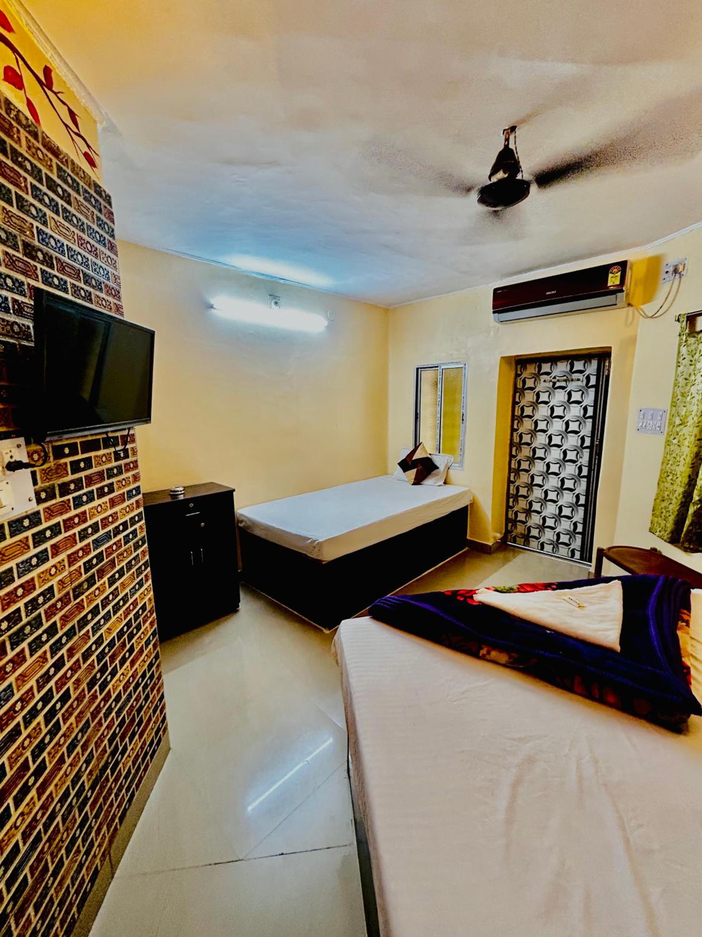 Deluxe Double Room with Balcony photo 3