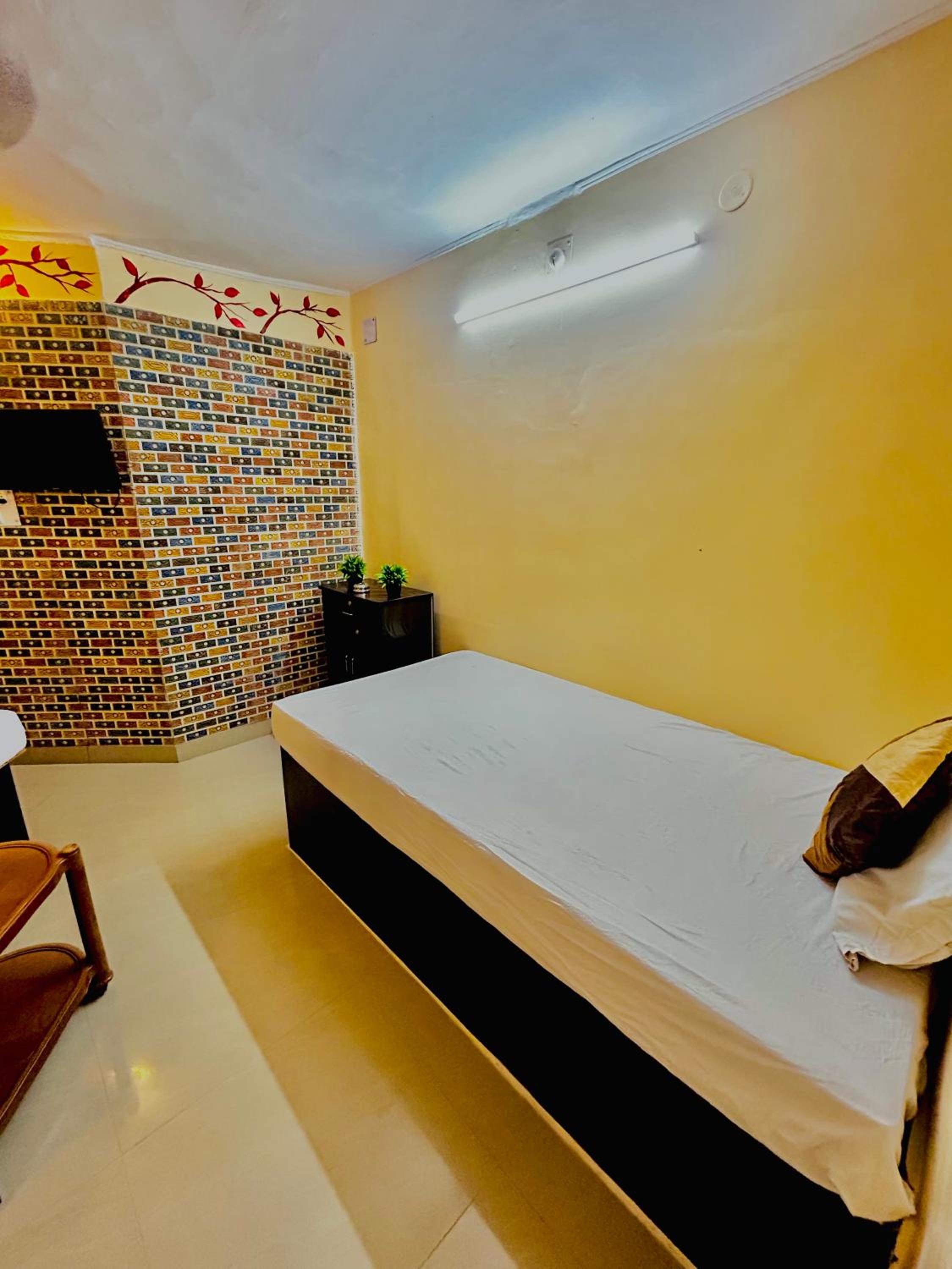 Deluxe Double Room with Balcony photo 2