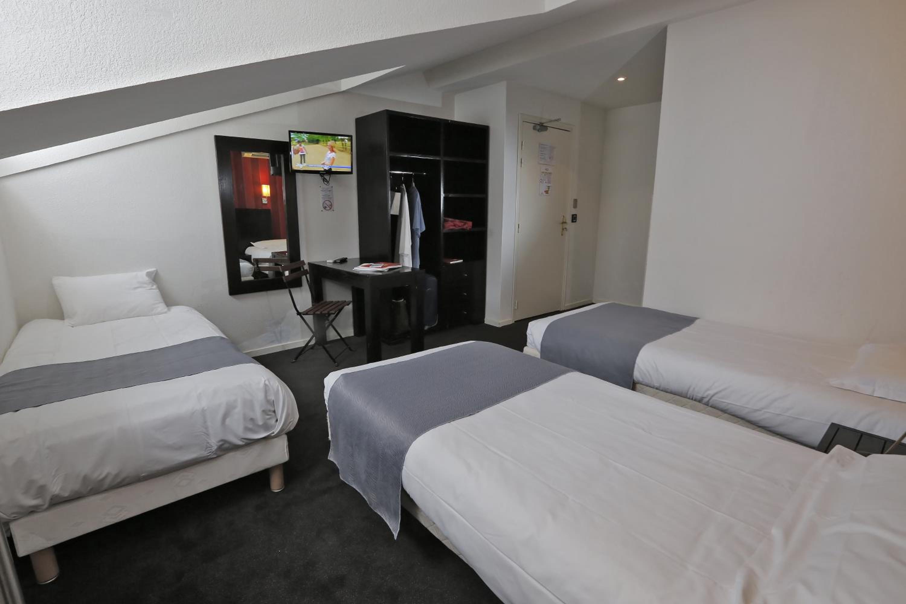 Double or Twin Room photo 3