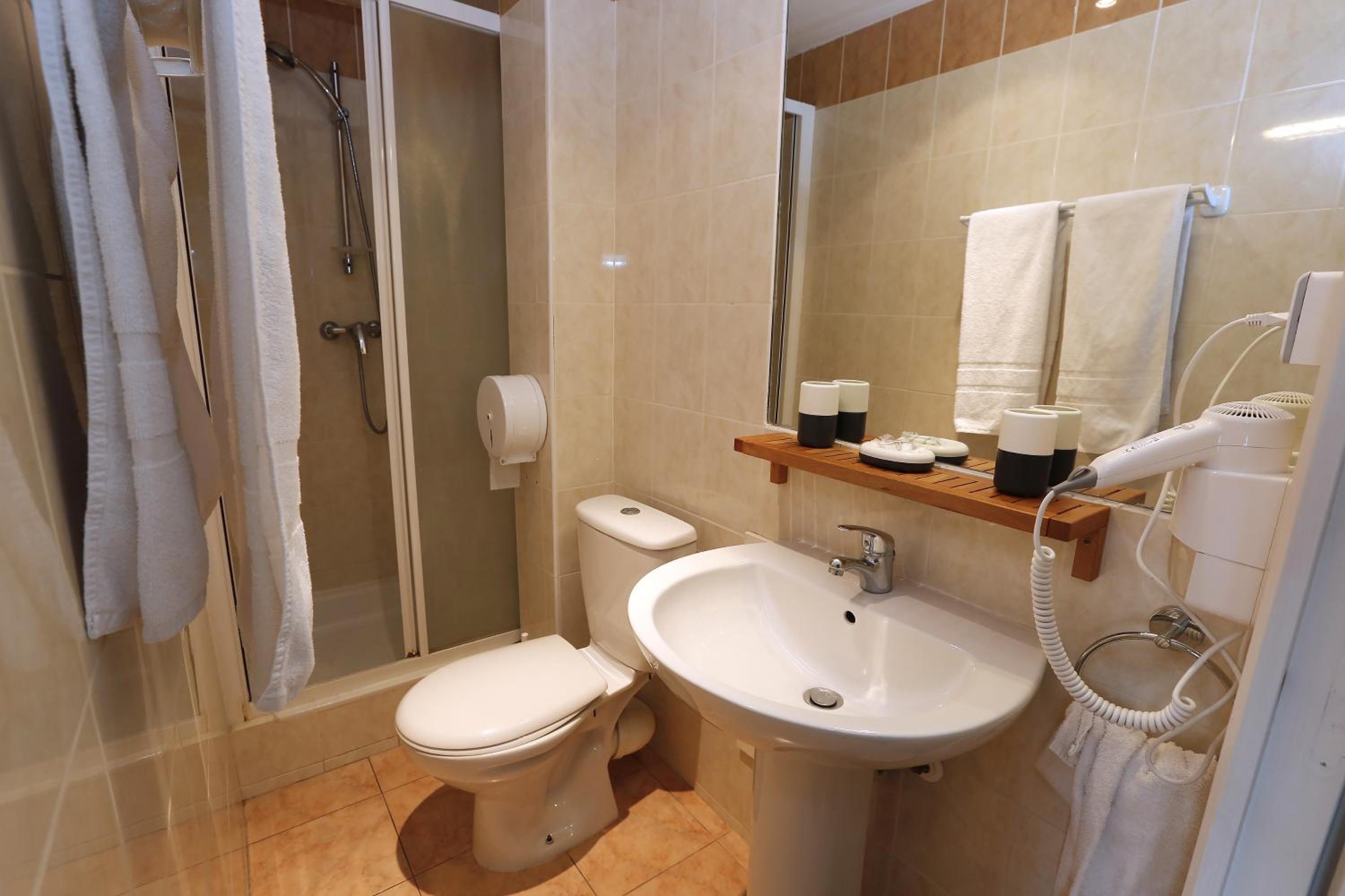 Double Room - Photo 3