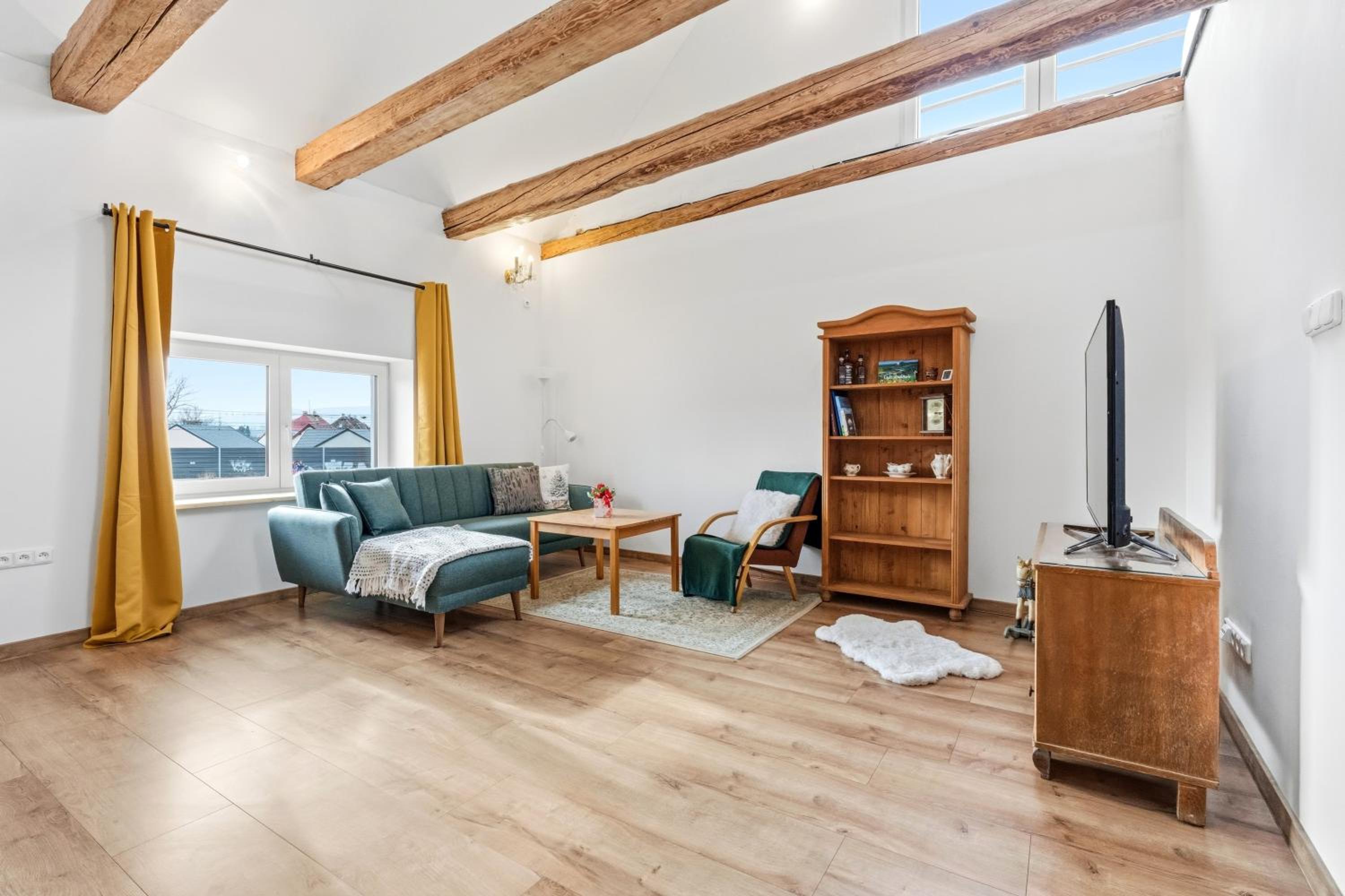 Deluxe Two-Bedroom Apartment with Garden View photo 3