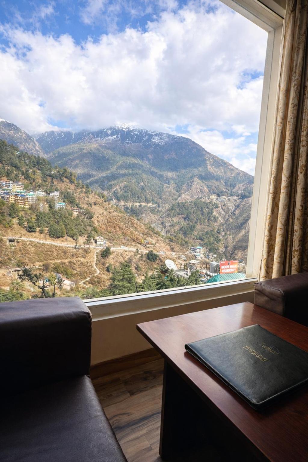 King Room with Mountain View photo 2