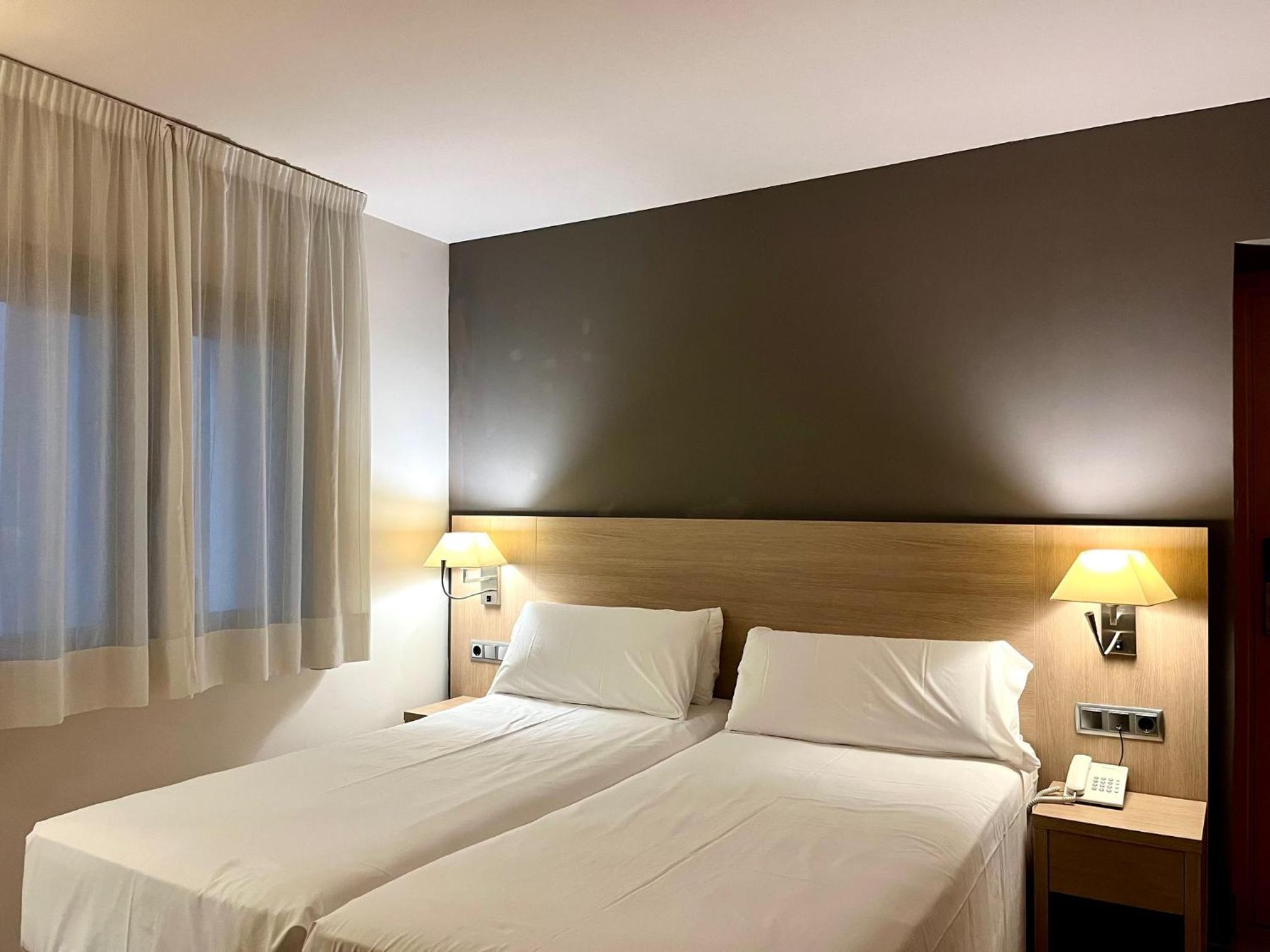 Budget Double Room photo 2