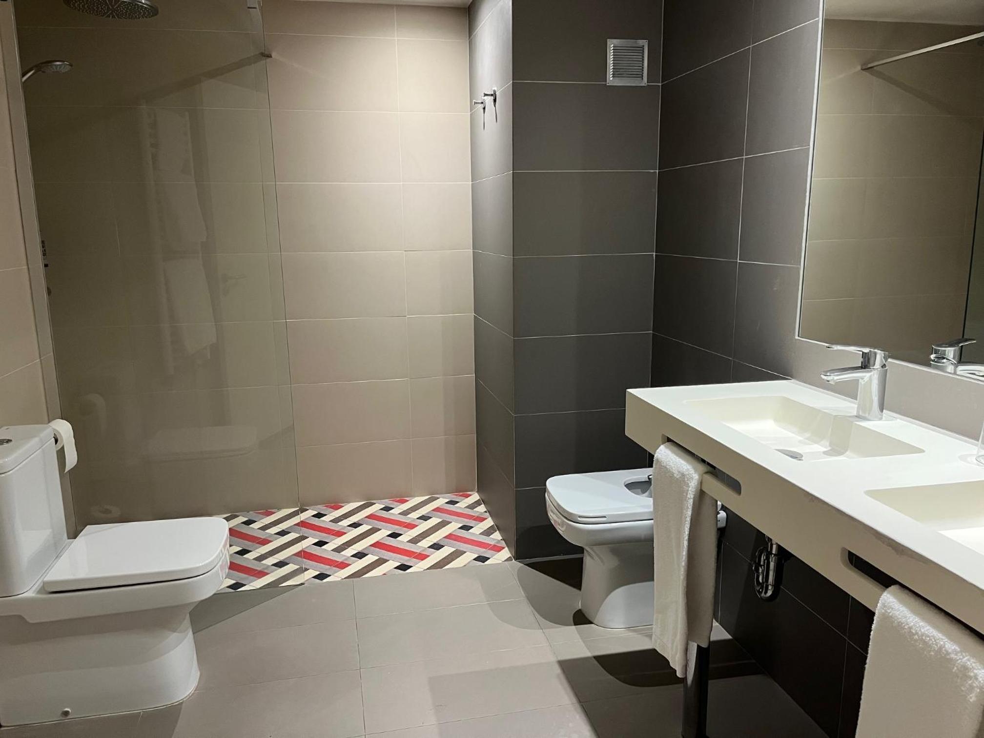 Budget Double Room photo 3
