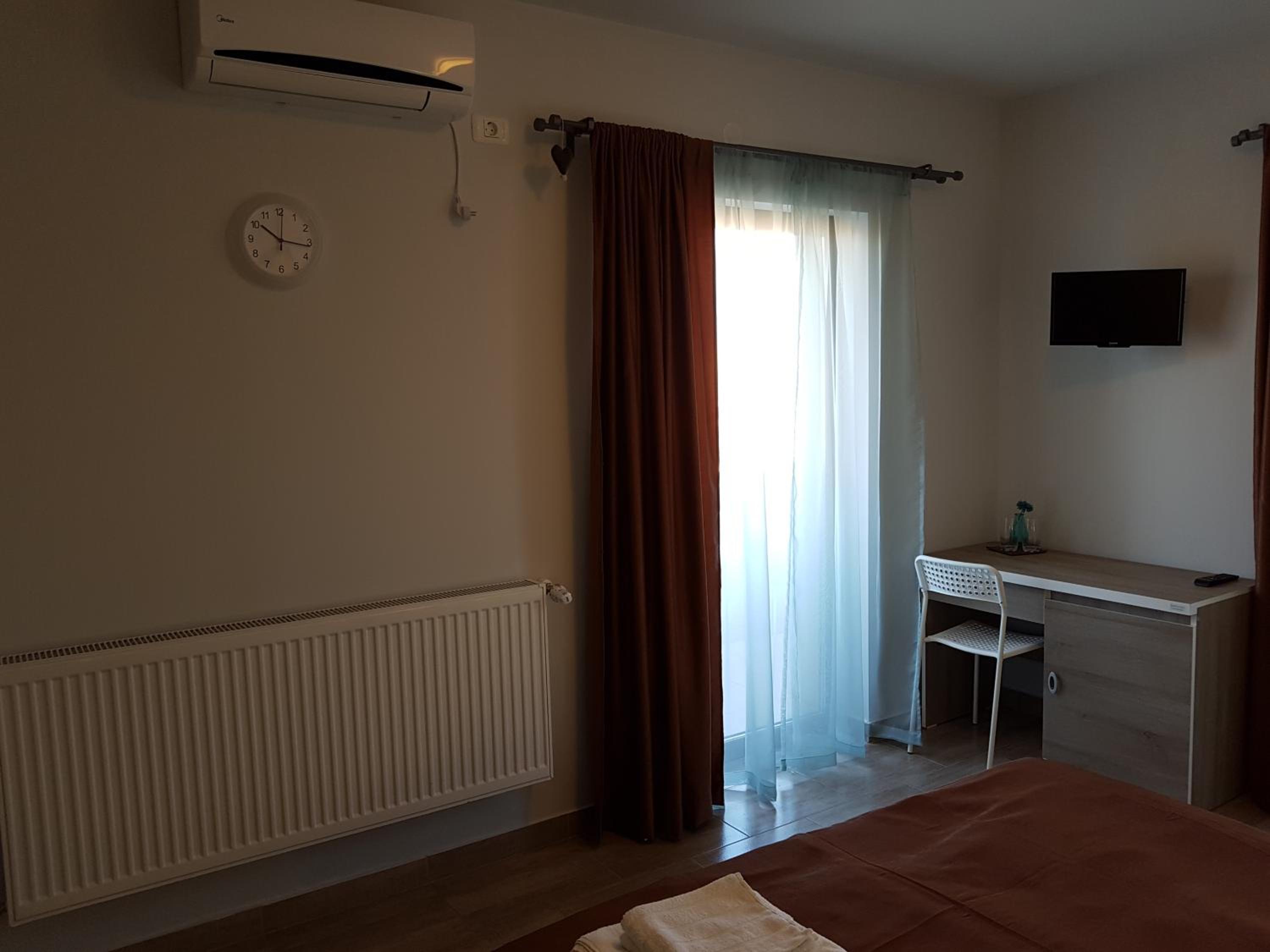 Double or Twin Room with Private Bathroom - Photo 15