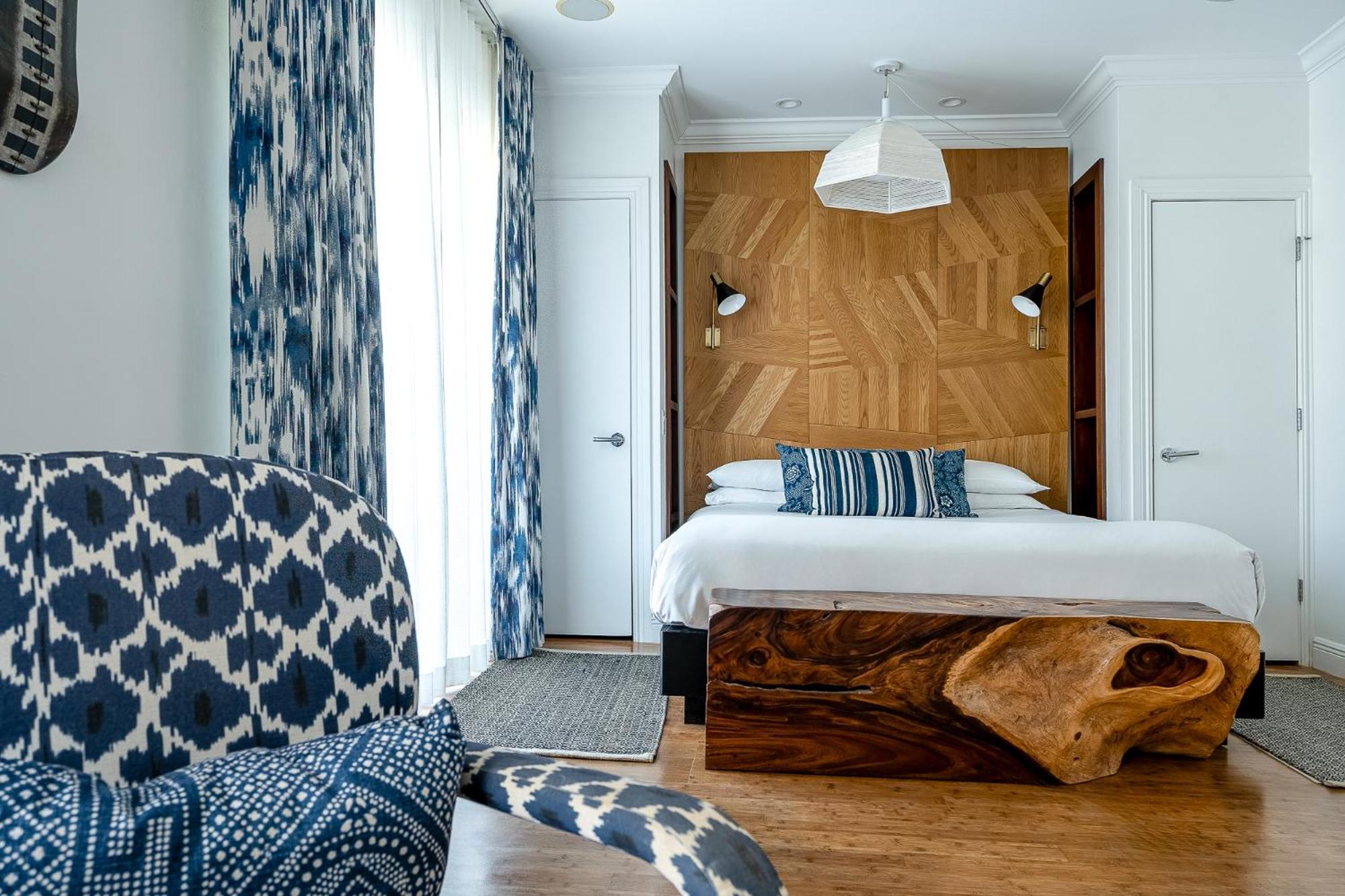 Accessible Junior Suite - King Bed - Photo 5