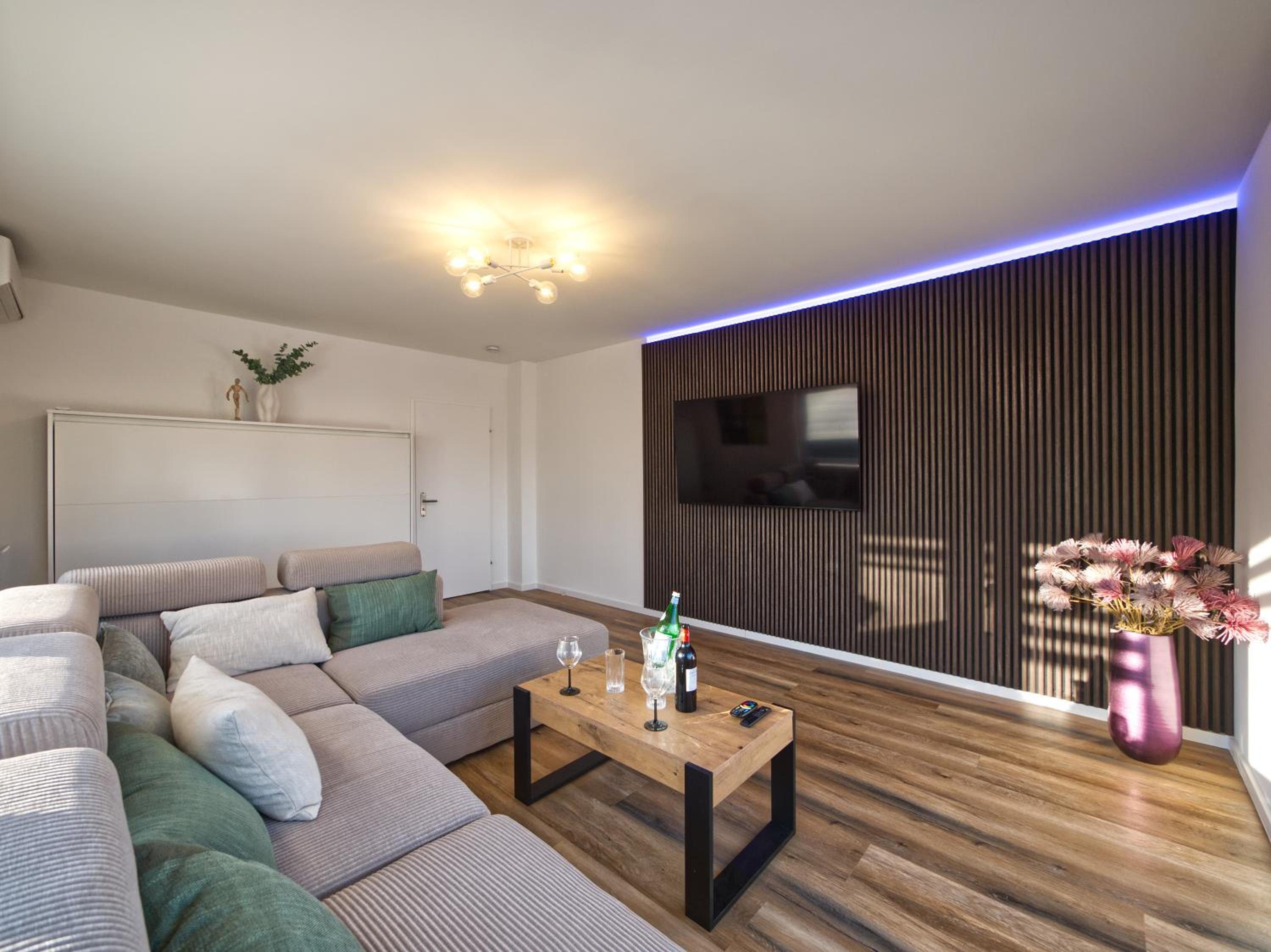 Two-Bedroom Apartment with Balcony photo 3