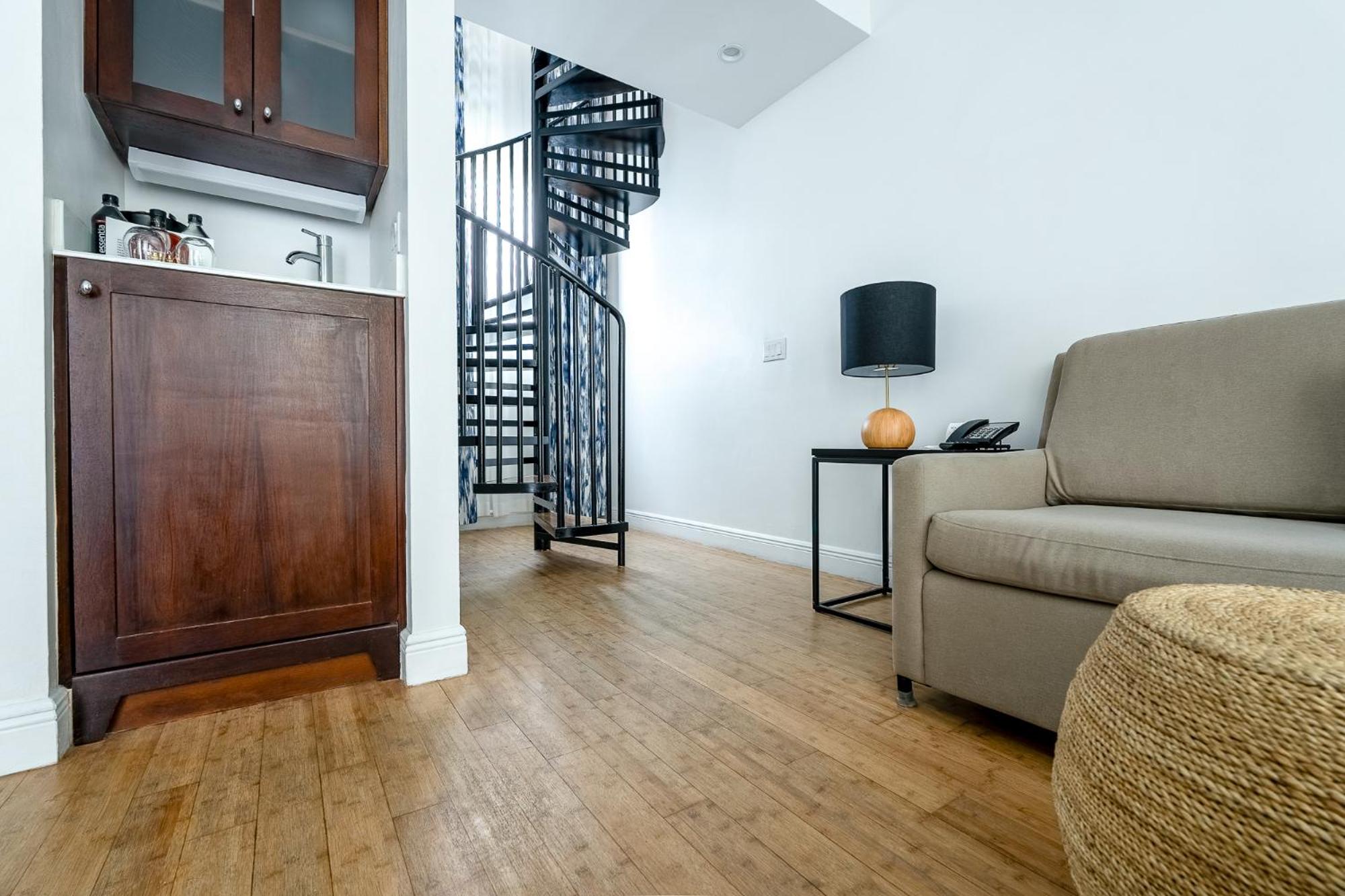 Duplex Suite – Queen Bed