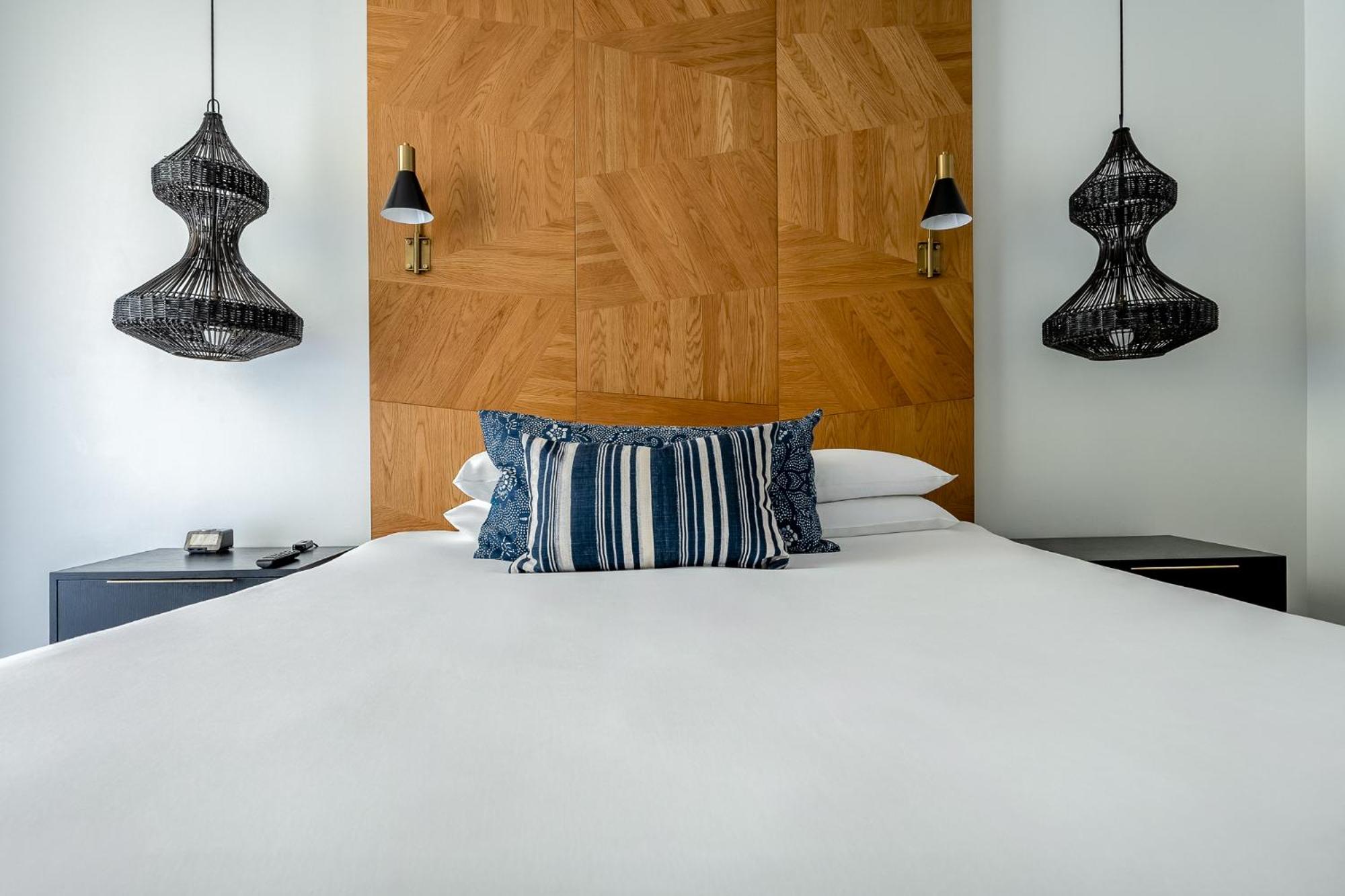 Standard Room - King Bed - Photo 2