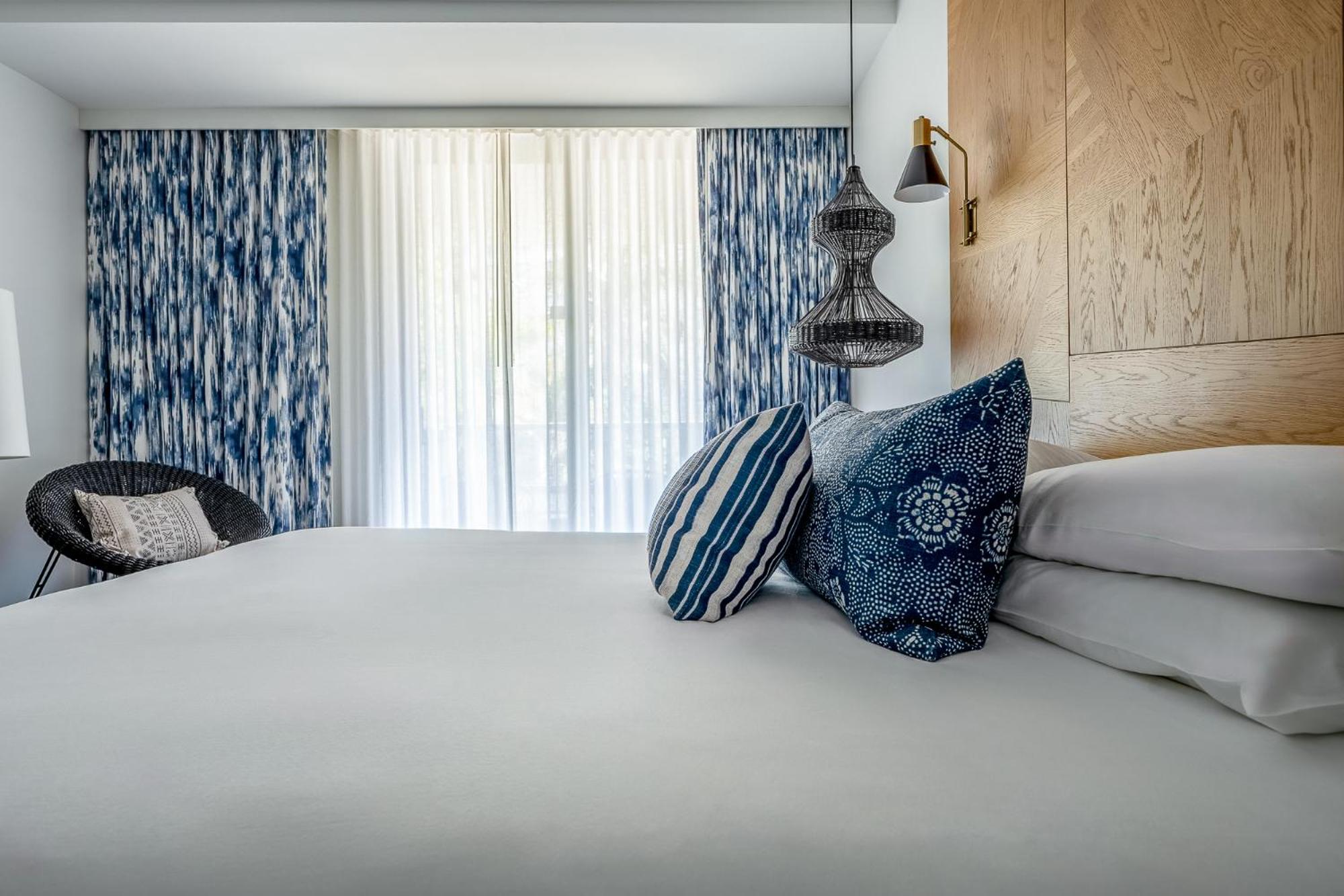 Standard Room - King Bed - Photo 4