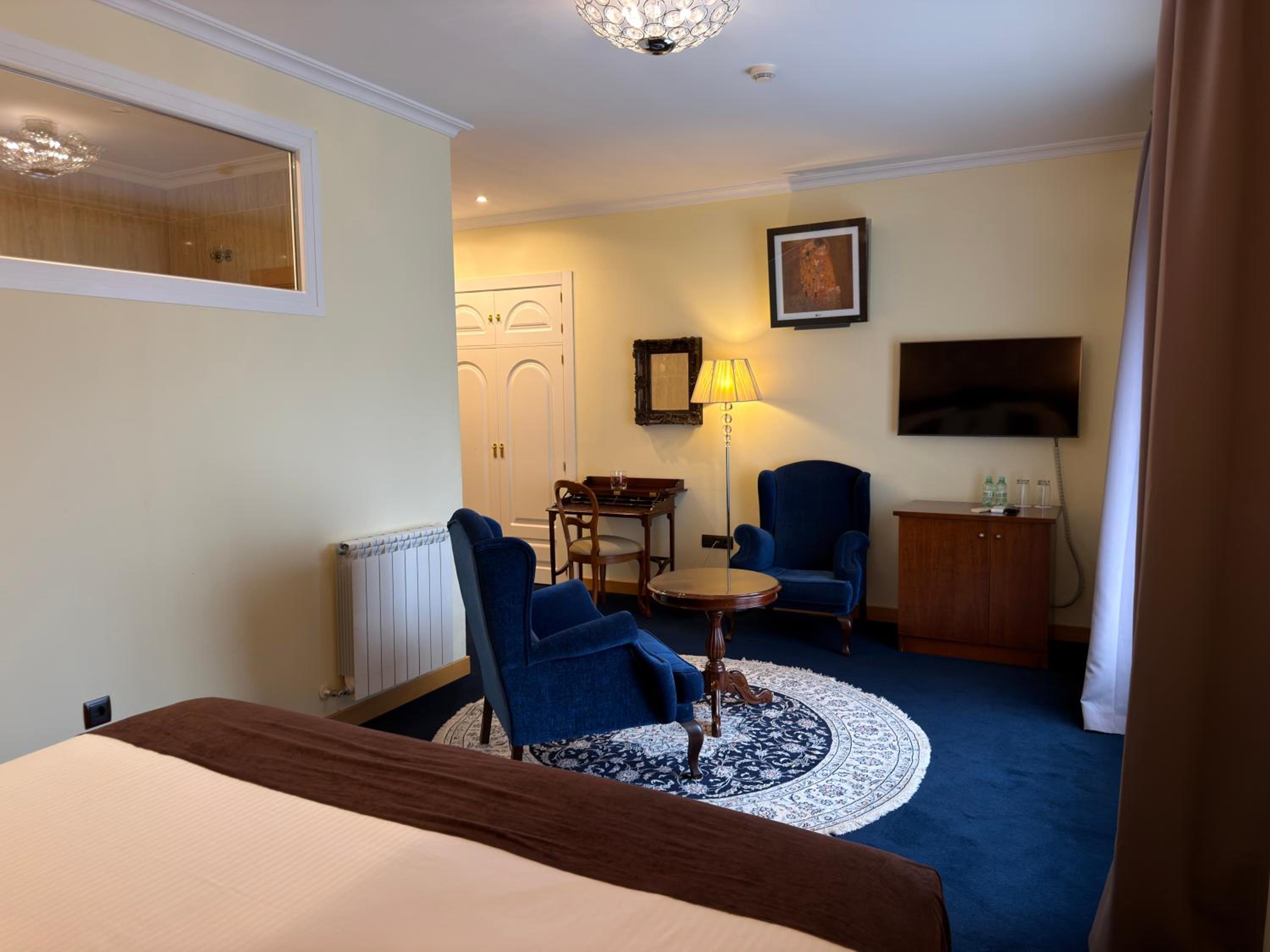 Queen Room with Balcony