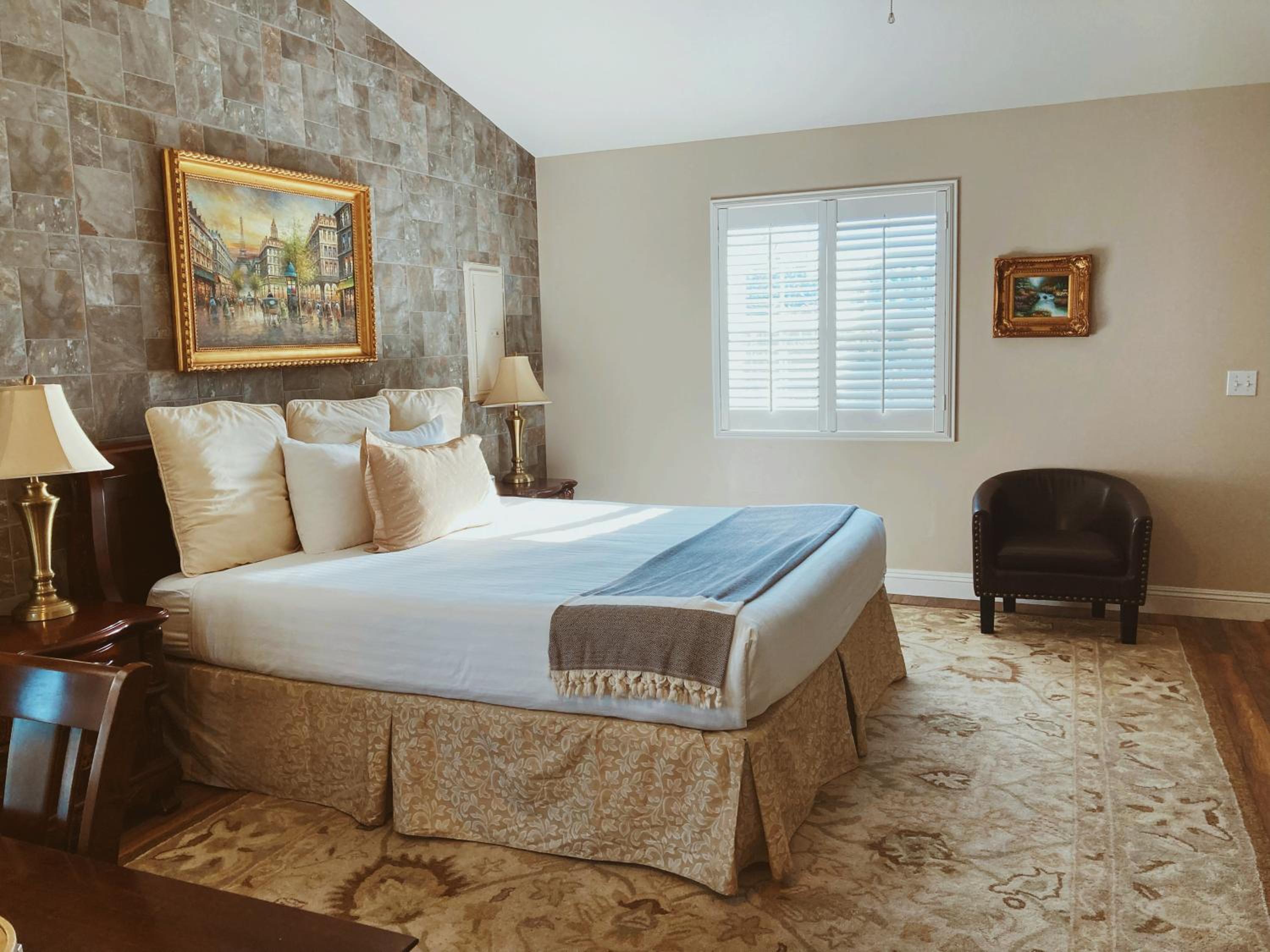 Standard King Room photo 2