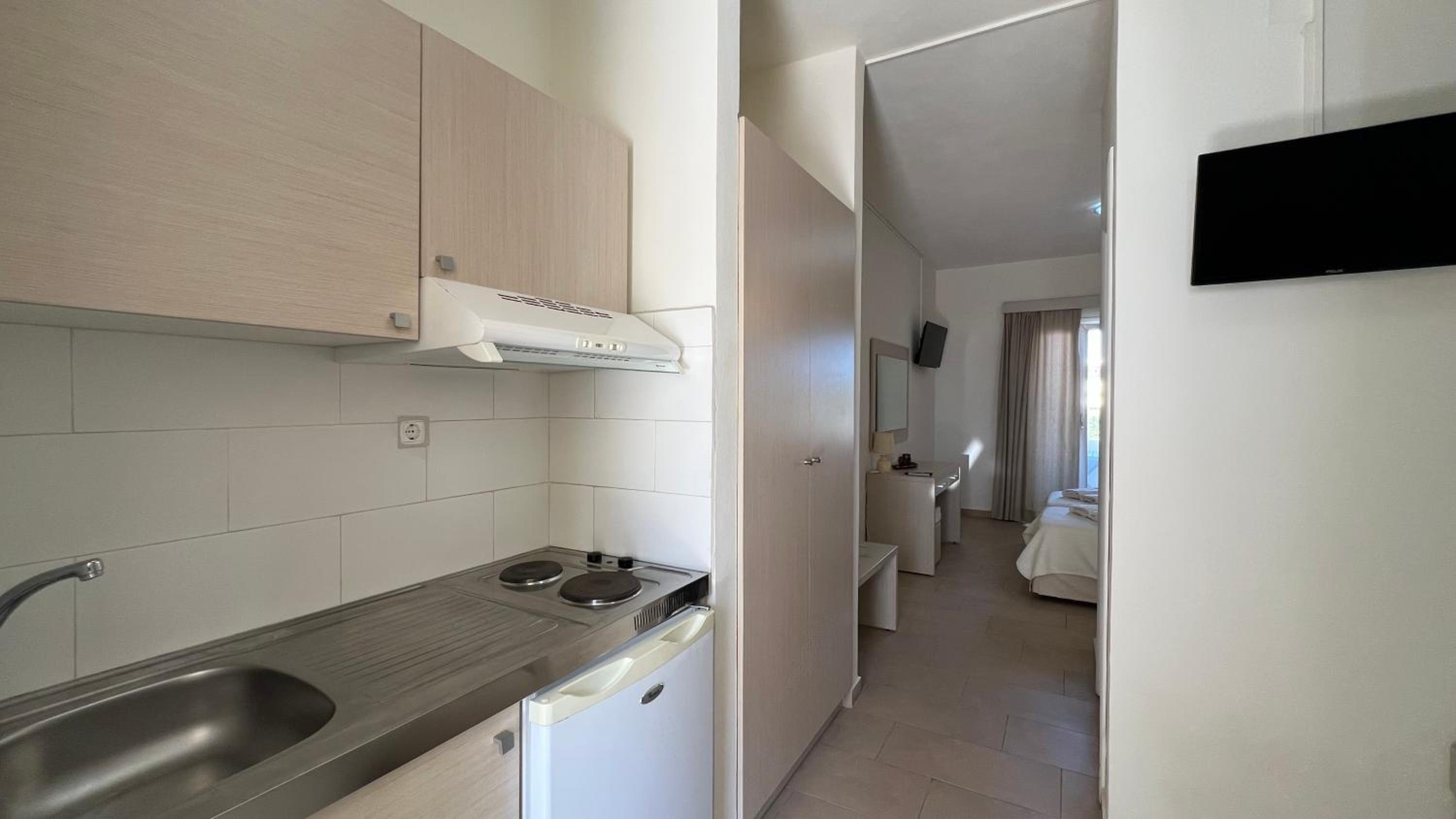 Basic Triple Room photo 1