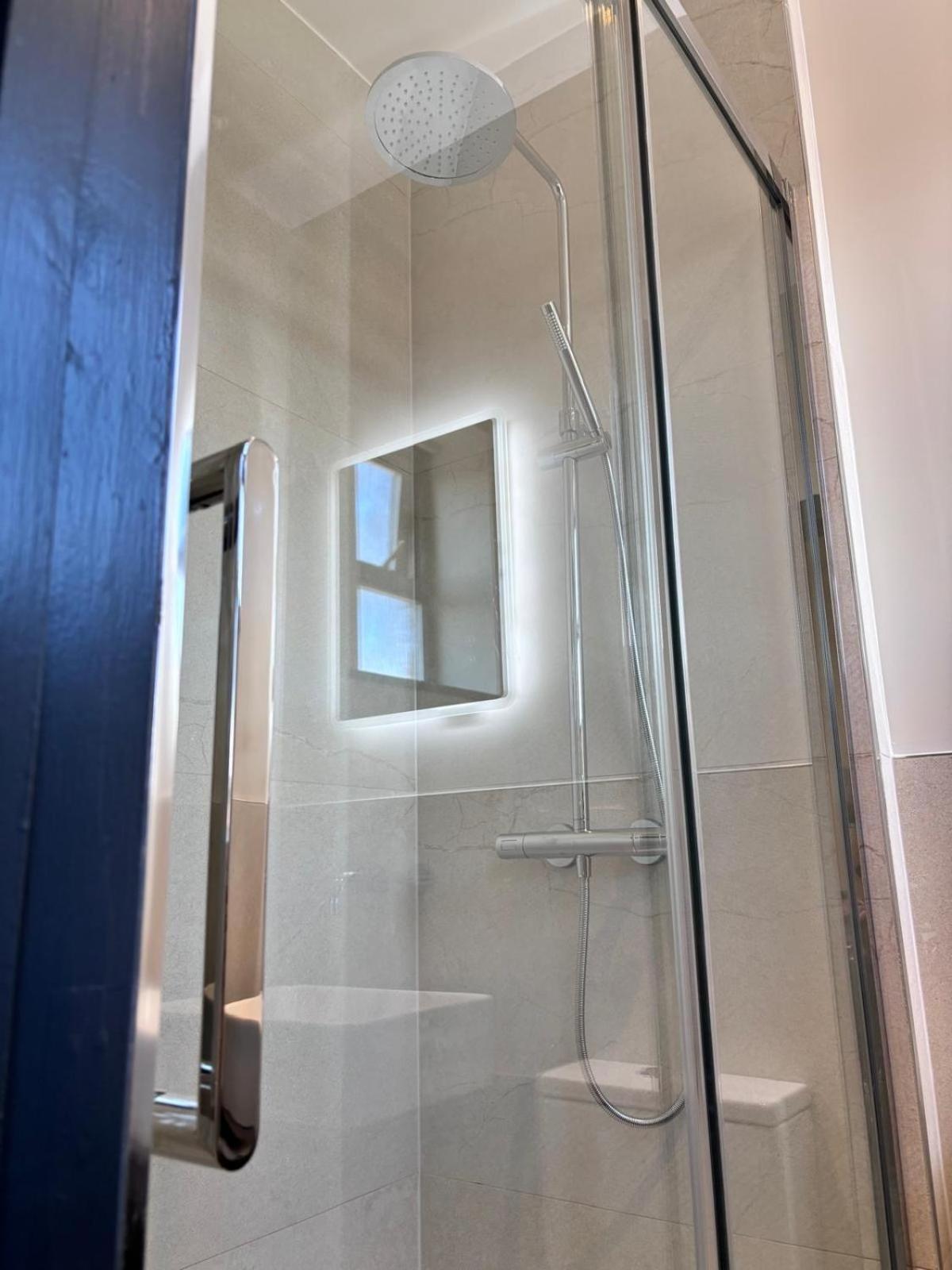 Double Room with Private Bathroom photo 3