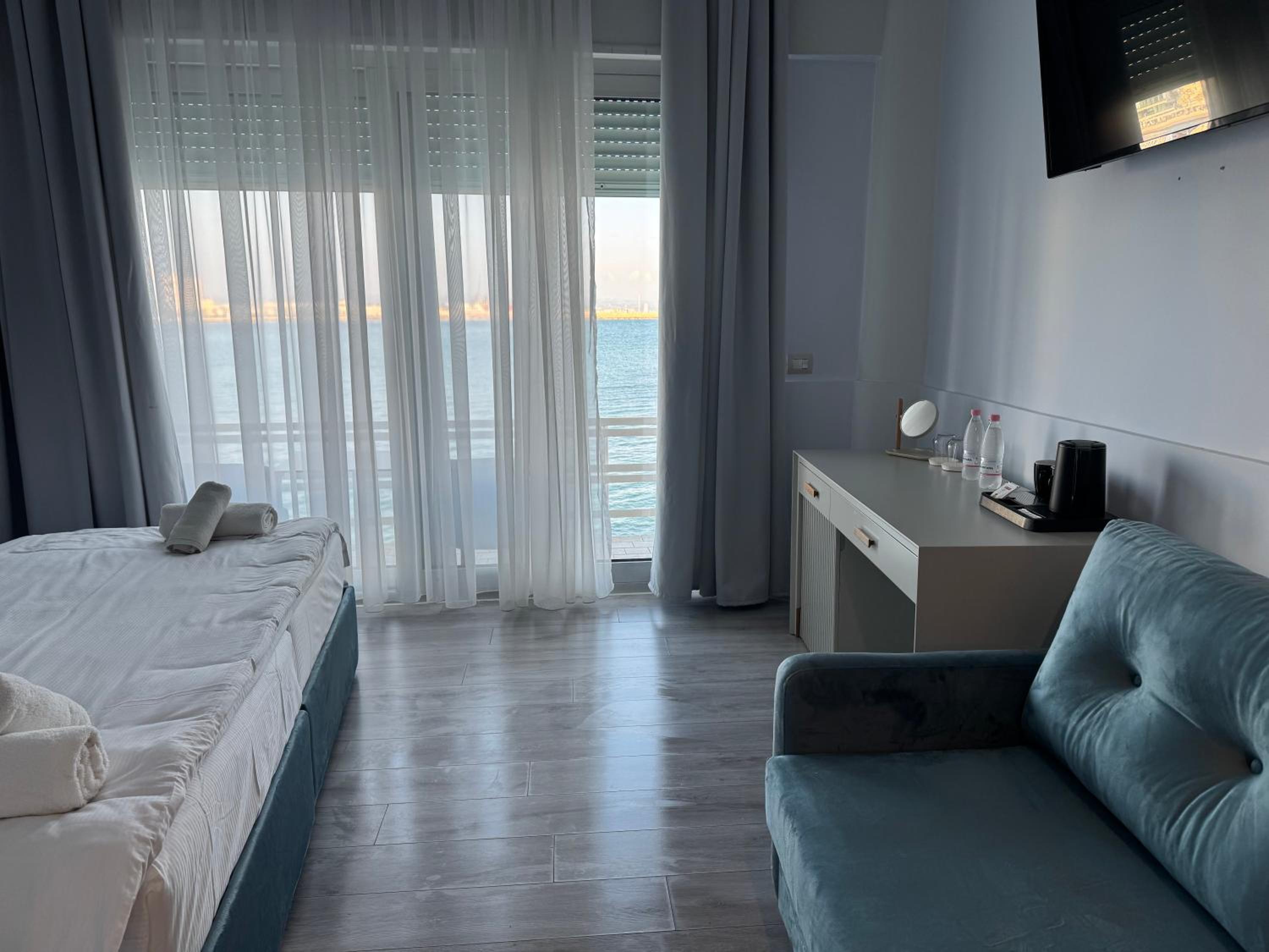 Standard Double or Twin Room with Sea View photo 3